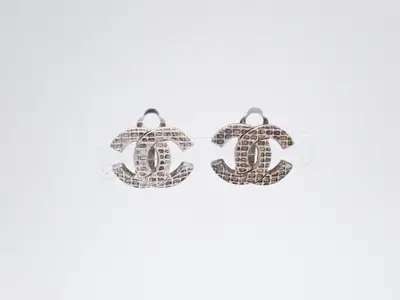 Earrings with Coco Mark design, silver.