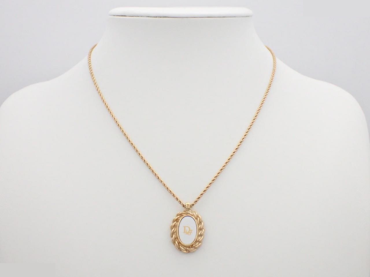 Other line: Precious metals, necklaces, pendants, neck circumference approximately 49 cm. — view 3