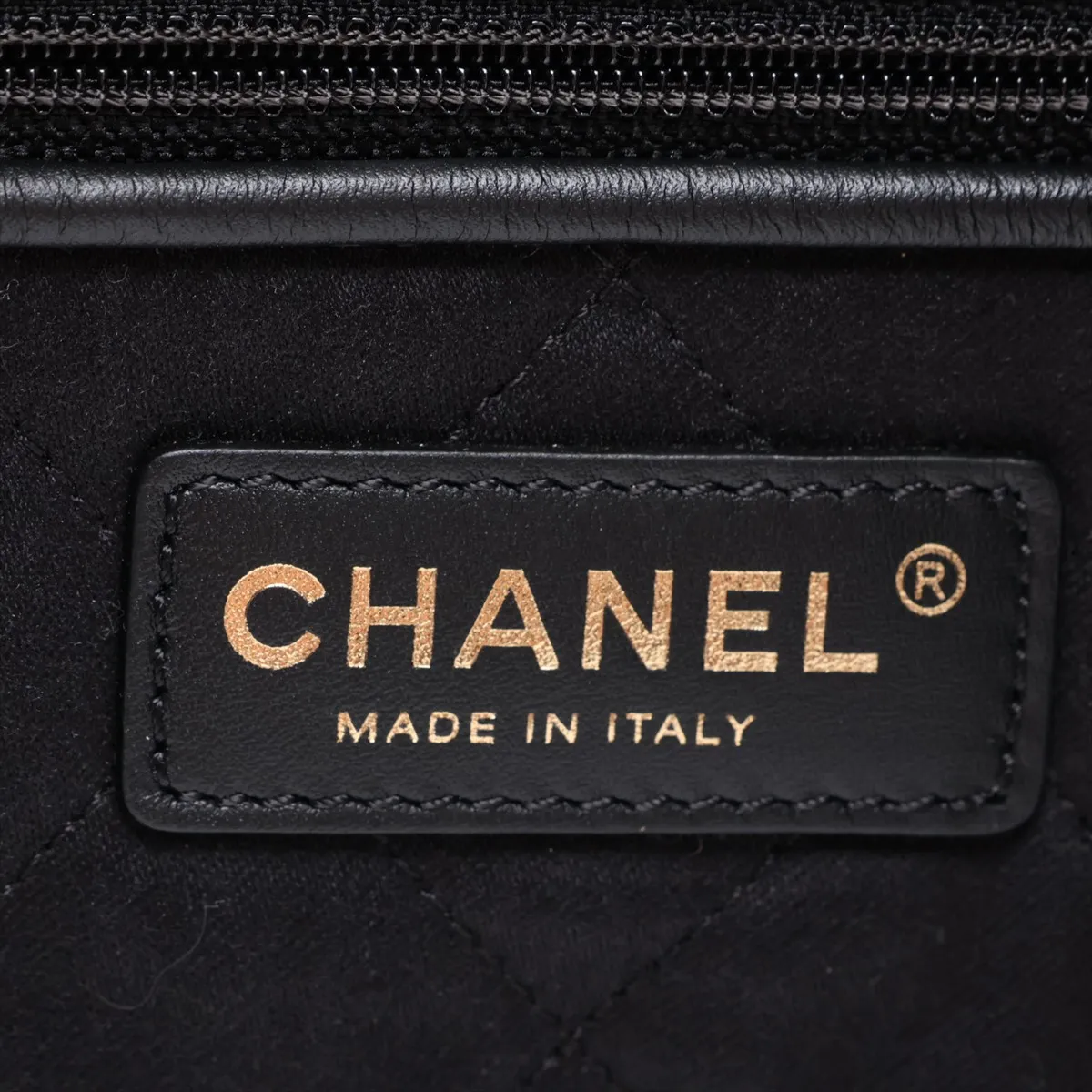 [Individually packaged] Chanel 22 Small Shiny Calfskin Chain Shoulder Bag, Black with Gold Hardware, U7X53KA1, Random Plate, AS3260 — view 10