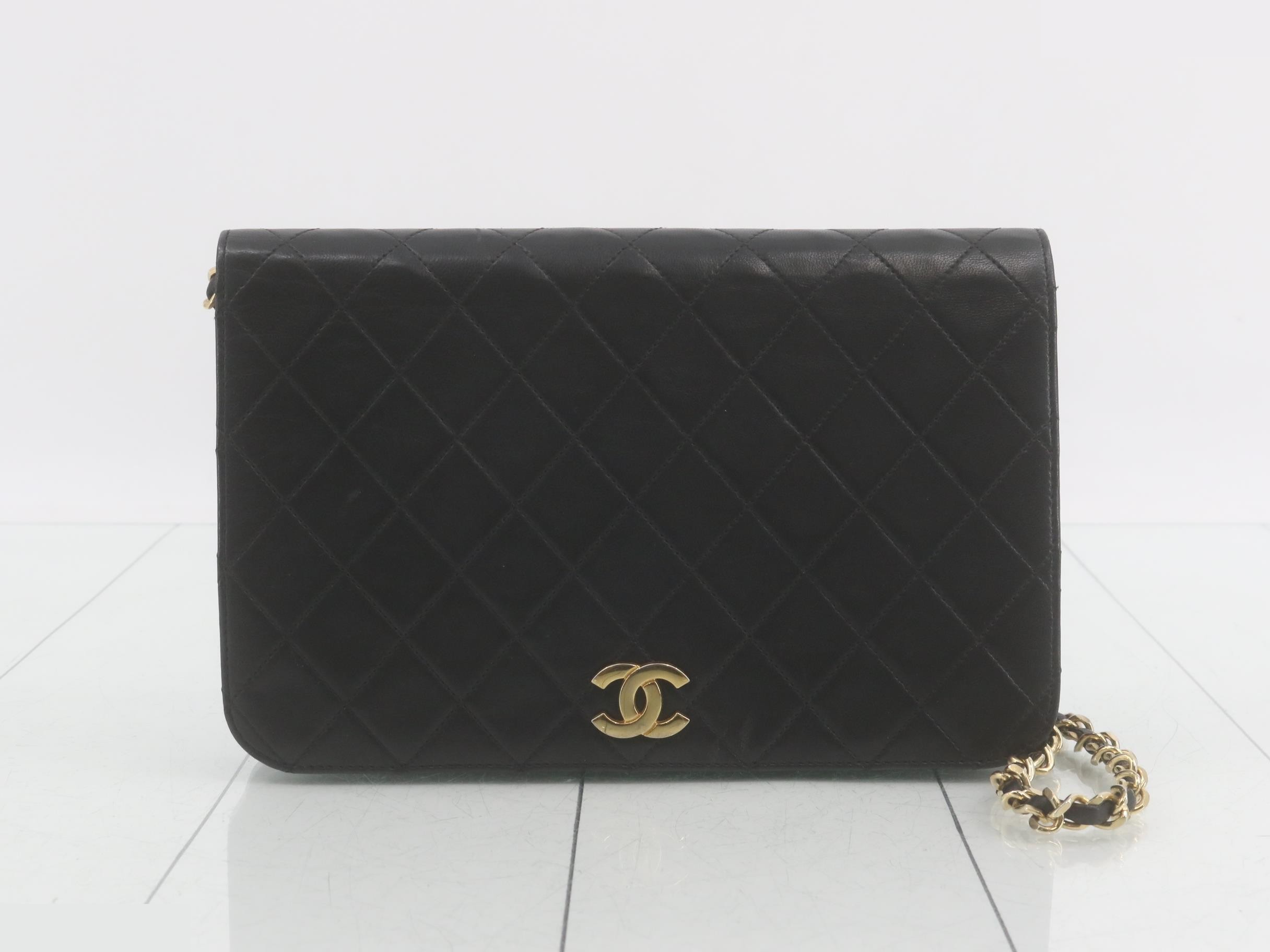 Other lines: Push-lock shoulder bag, model number 6.