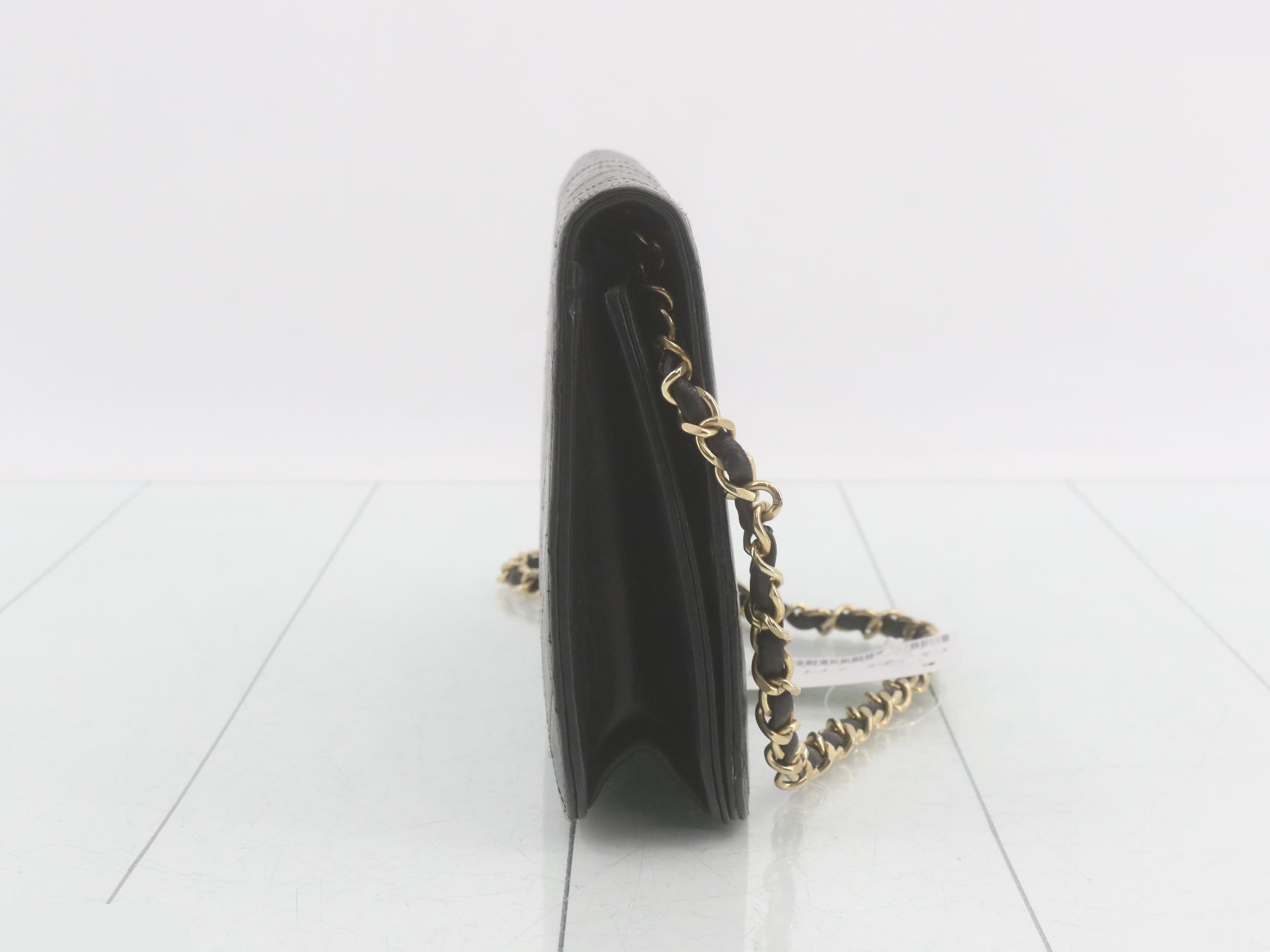Other lines: Push-lock shoulder bag, model number 6. — view 4