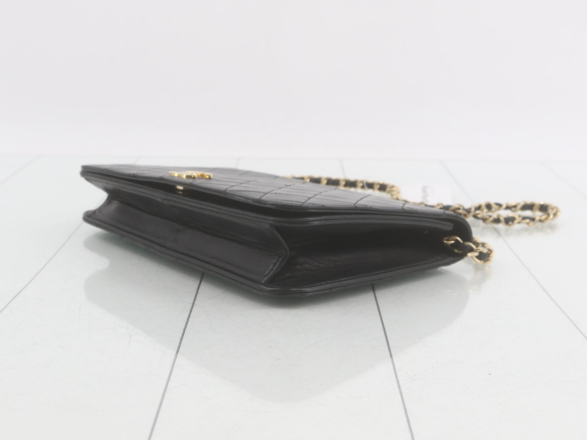 Other lines: Push-lock shoulder bag, model number 6. — view 6