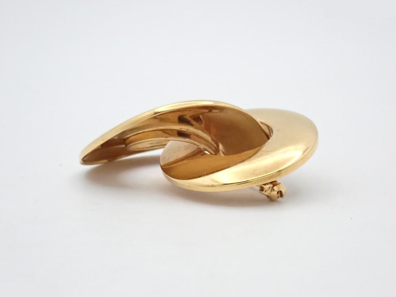 brooch — view 3
