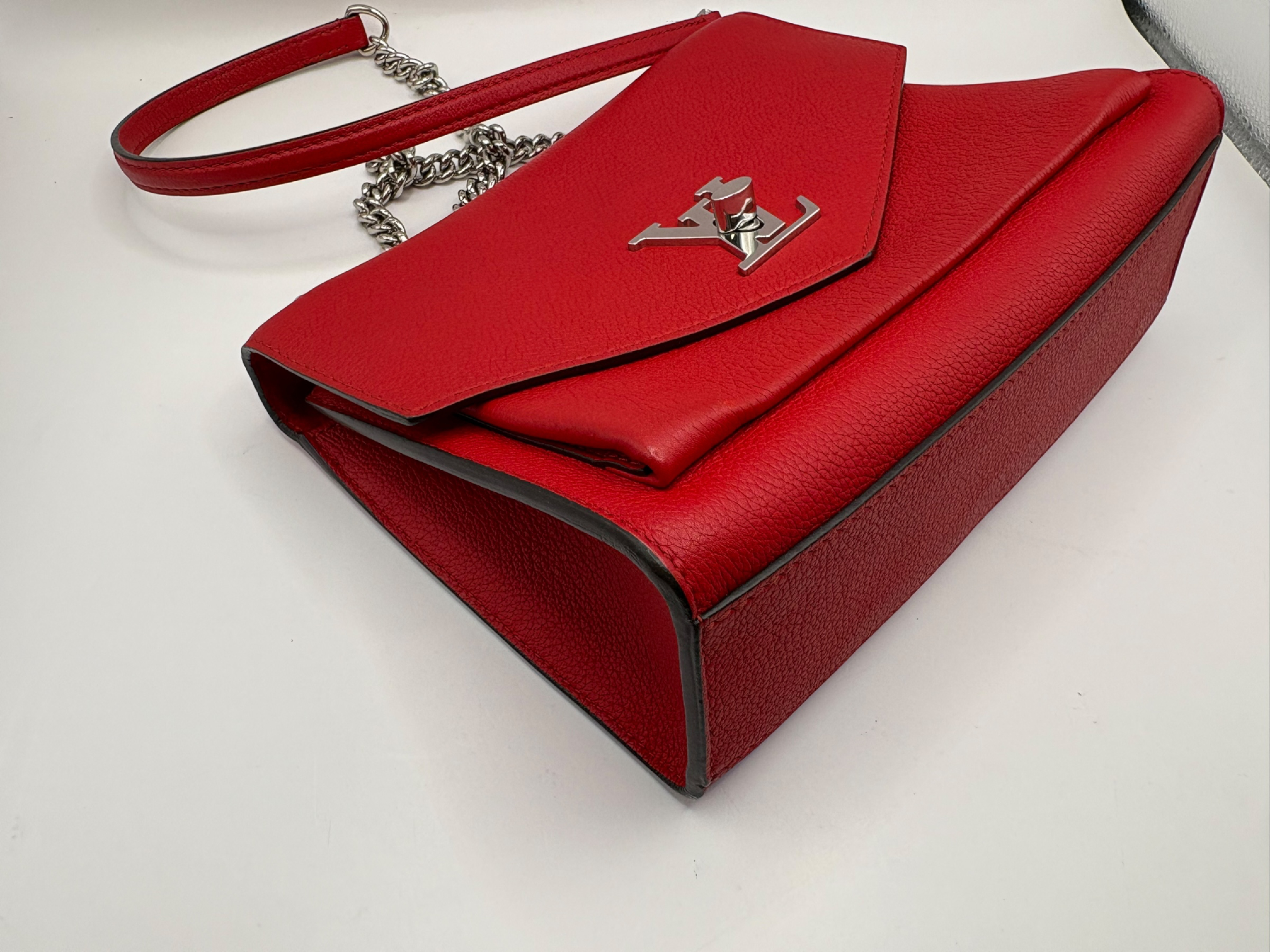 LV Logo Lockme 2BB M51202 Red Shoulder Bag — view 4