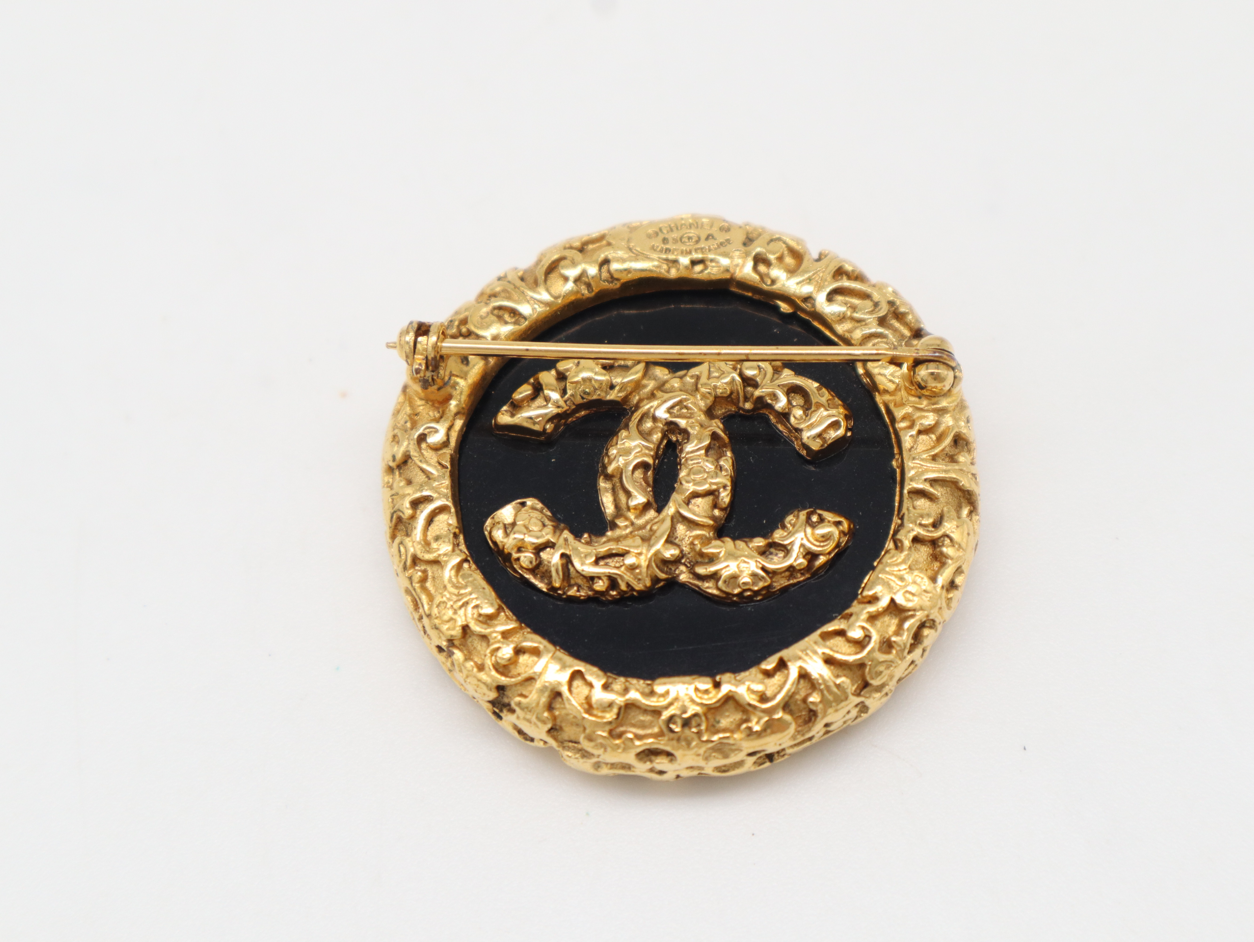 93A Coco Mark Brooch, Lava, Black GP Brooch — view 2
