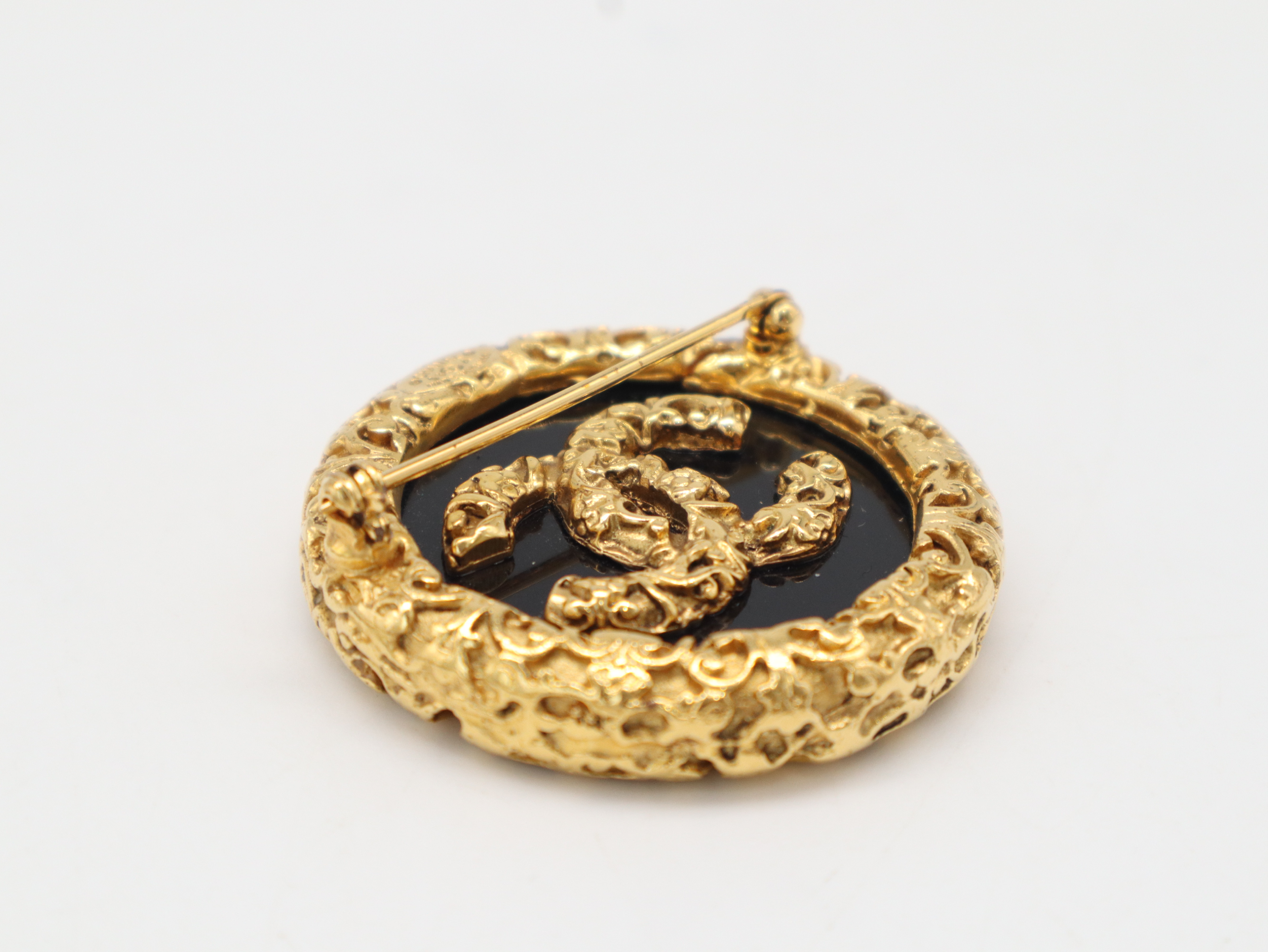 93A Coco Mark Brooch, Lava, Black GP Brooch — view 4