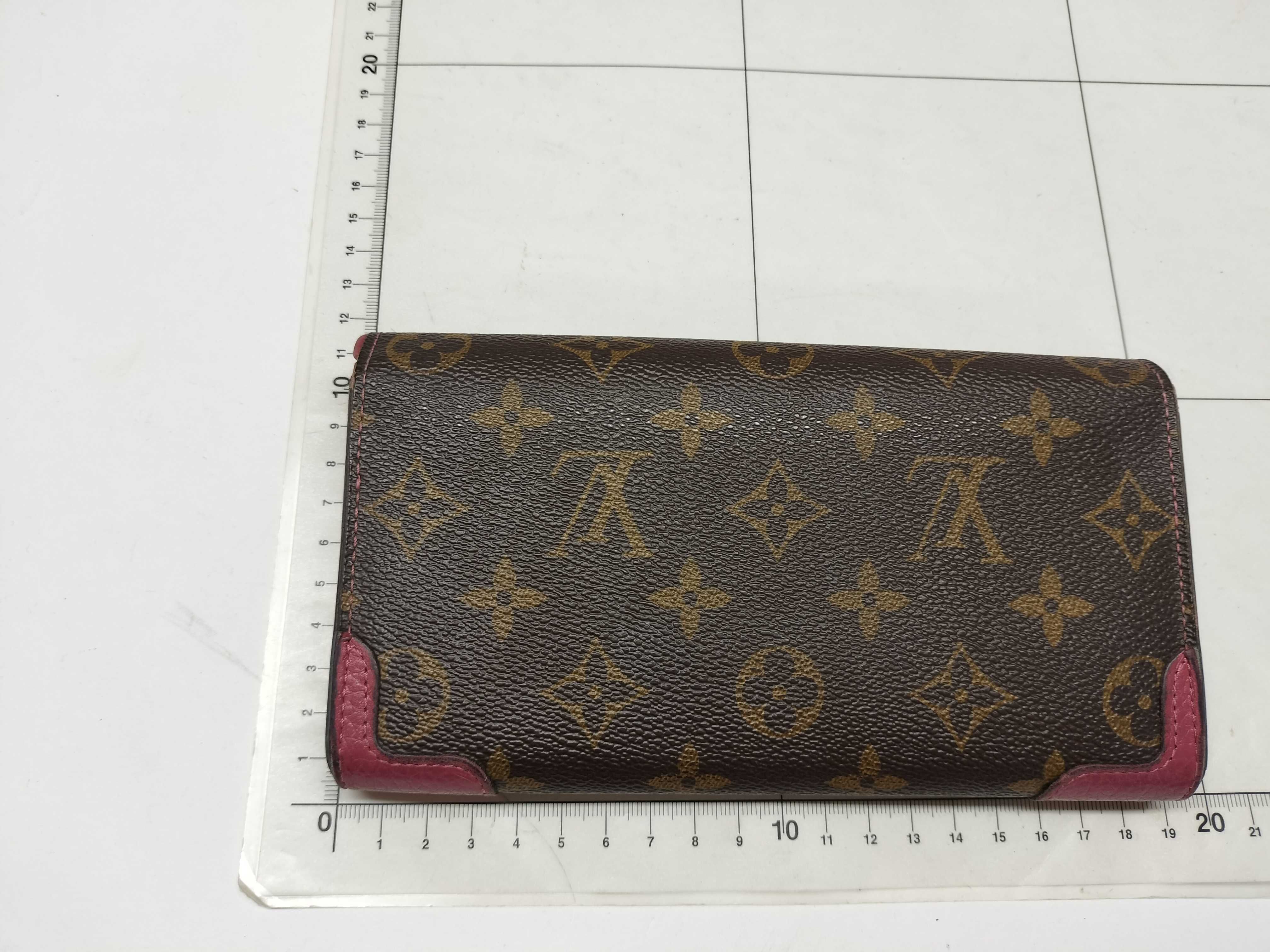 Monogram M61184 Portefeuille Sarah Retiro Wallet — view 2