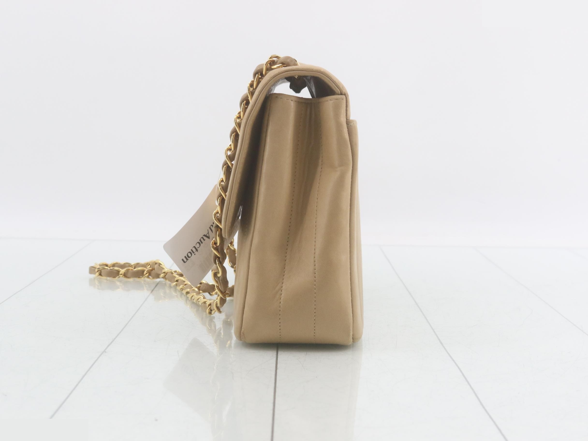 Lambskin chain shoulder bag, beige, item number 3. — view 3