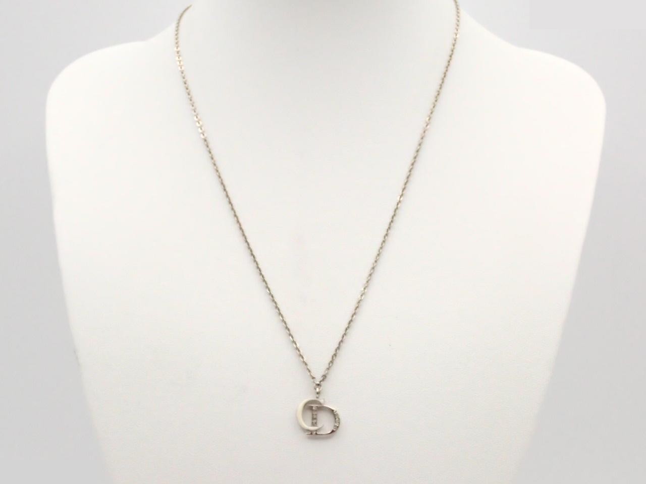 Other lines: Precious metals, necklaces, pendants, chain approximately 46cm. — view 3
