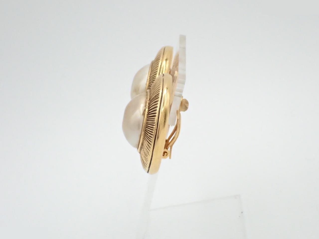 Sunbeam Pearl Round Gold x White Earrings, 2415 Stamped — view 3