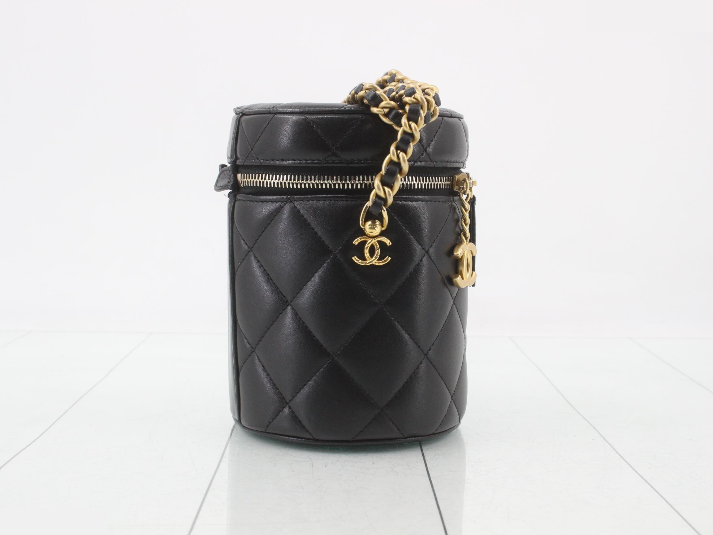 Matelassé chain shoulder bag, lambskin, black, gold hardware — view 4