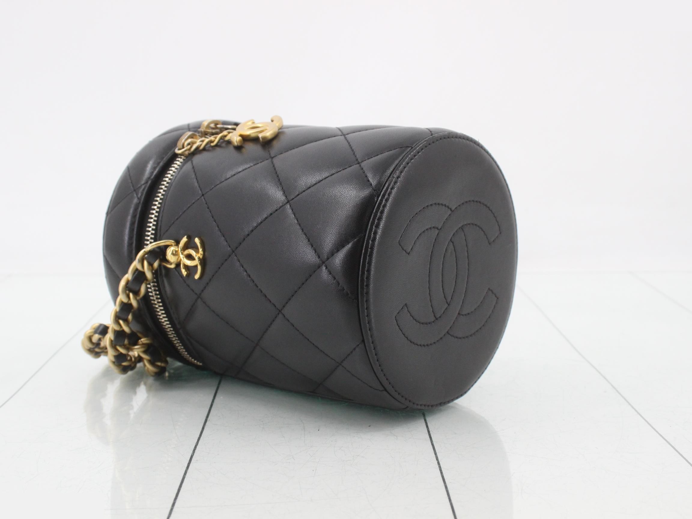 Matelassé chain shoulder bag, lambskin, black, gold hardware — view 5