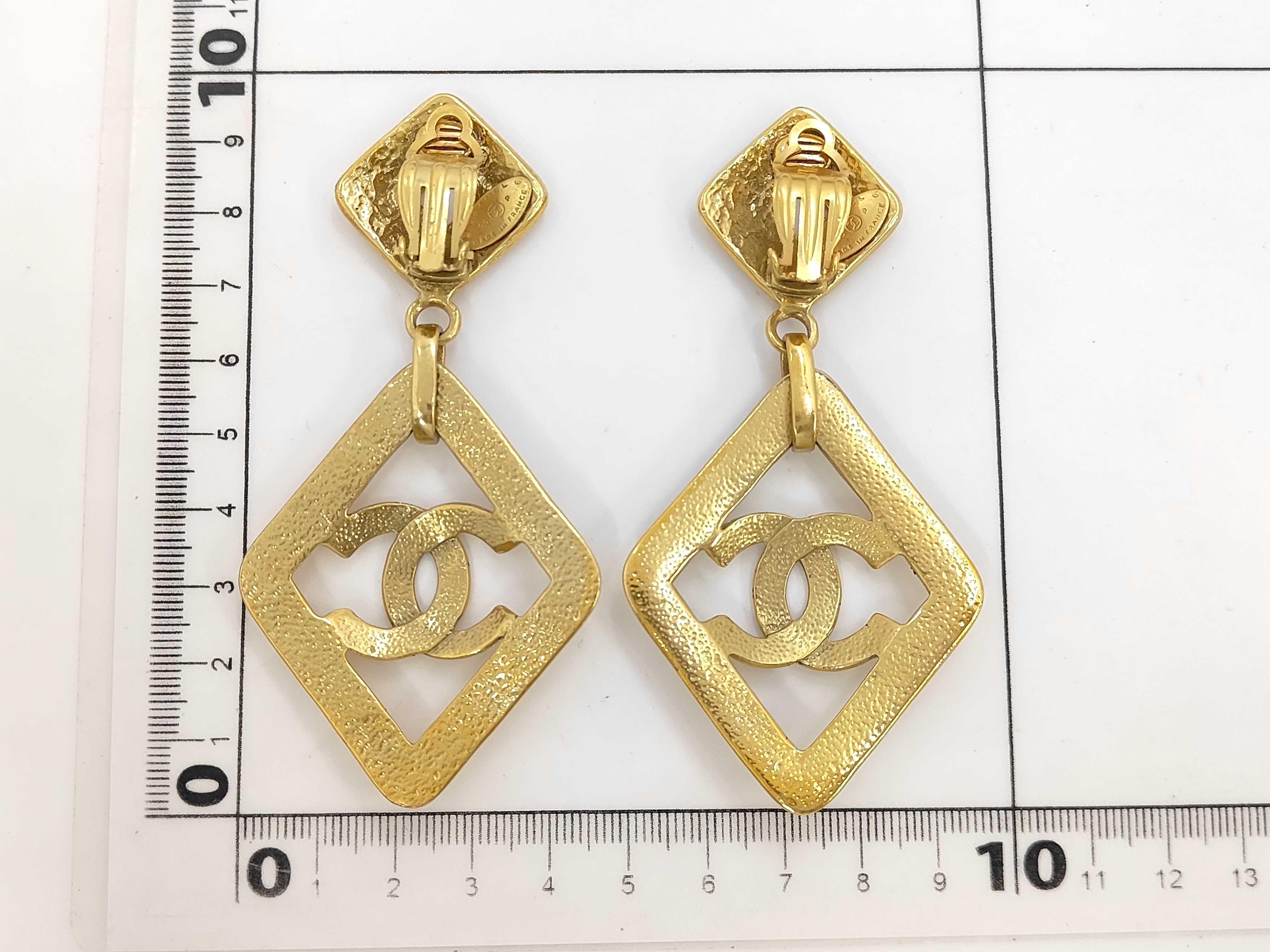 Diamond-shaped Swing Earrings with Coco Mark and Box — view 2