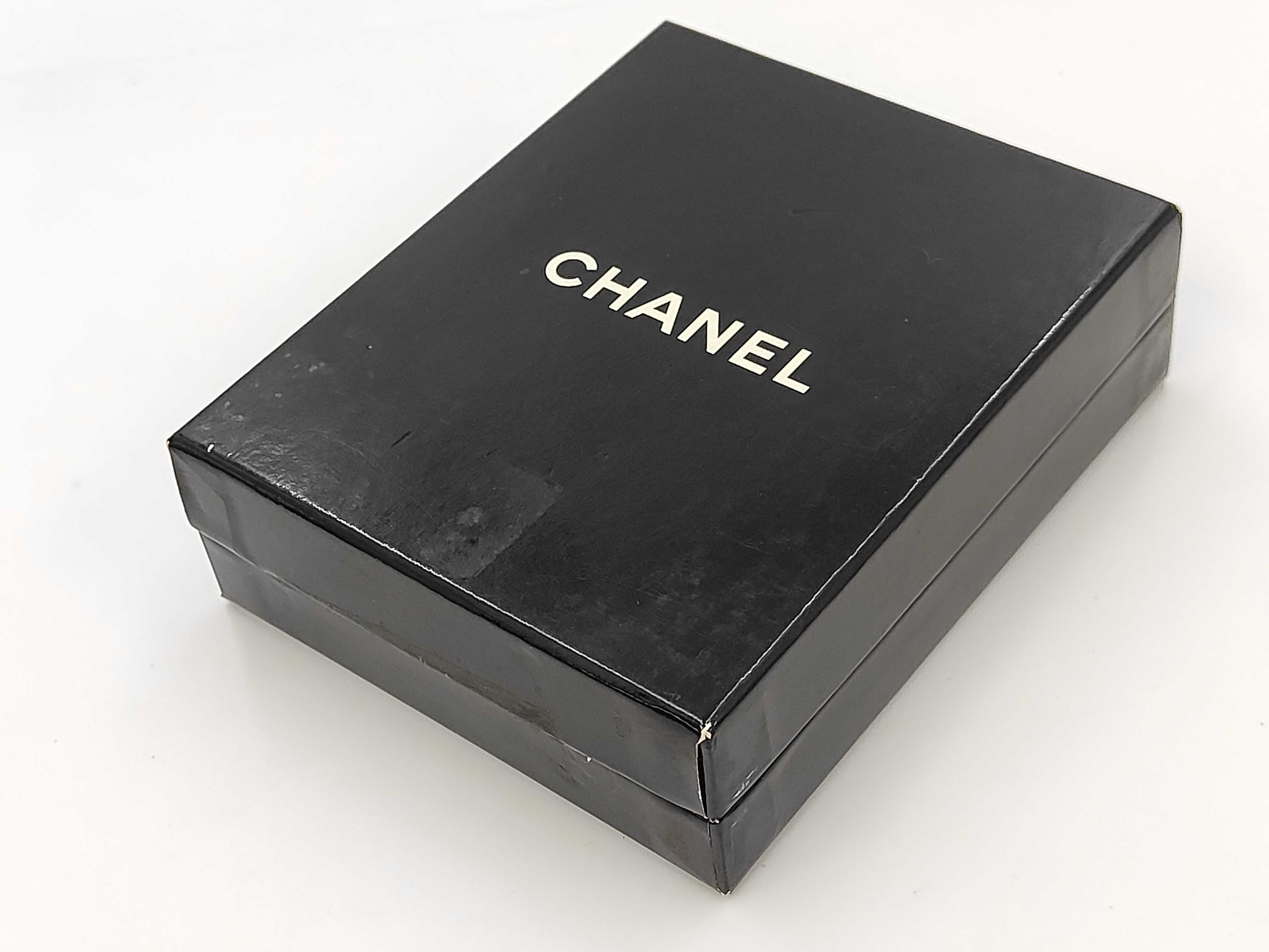Diamond-shaped Swing Earrings with Coco Mark and Box — view 8