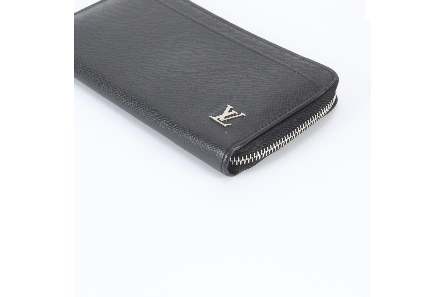 RFID-enabled Taiga Zippy Wallet Dragonne M69409 Long Wallet — view 4