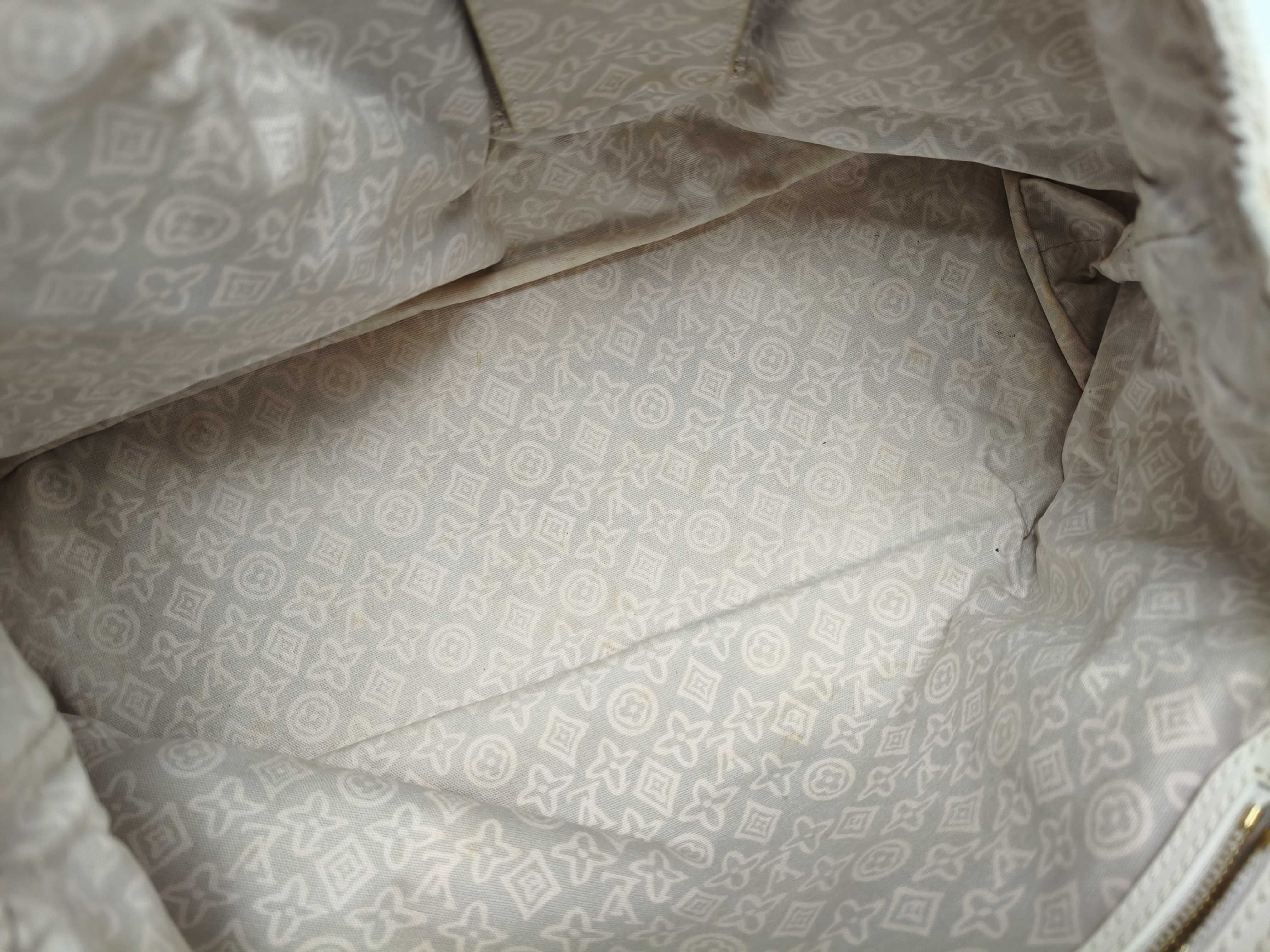 LV Louis Vuitton Taïcienne Tote Bag — view 9