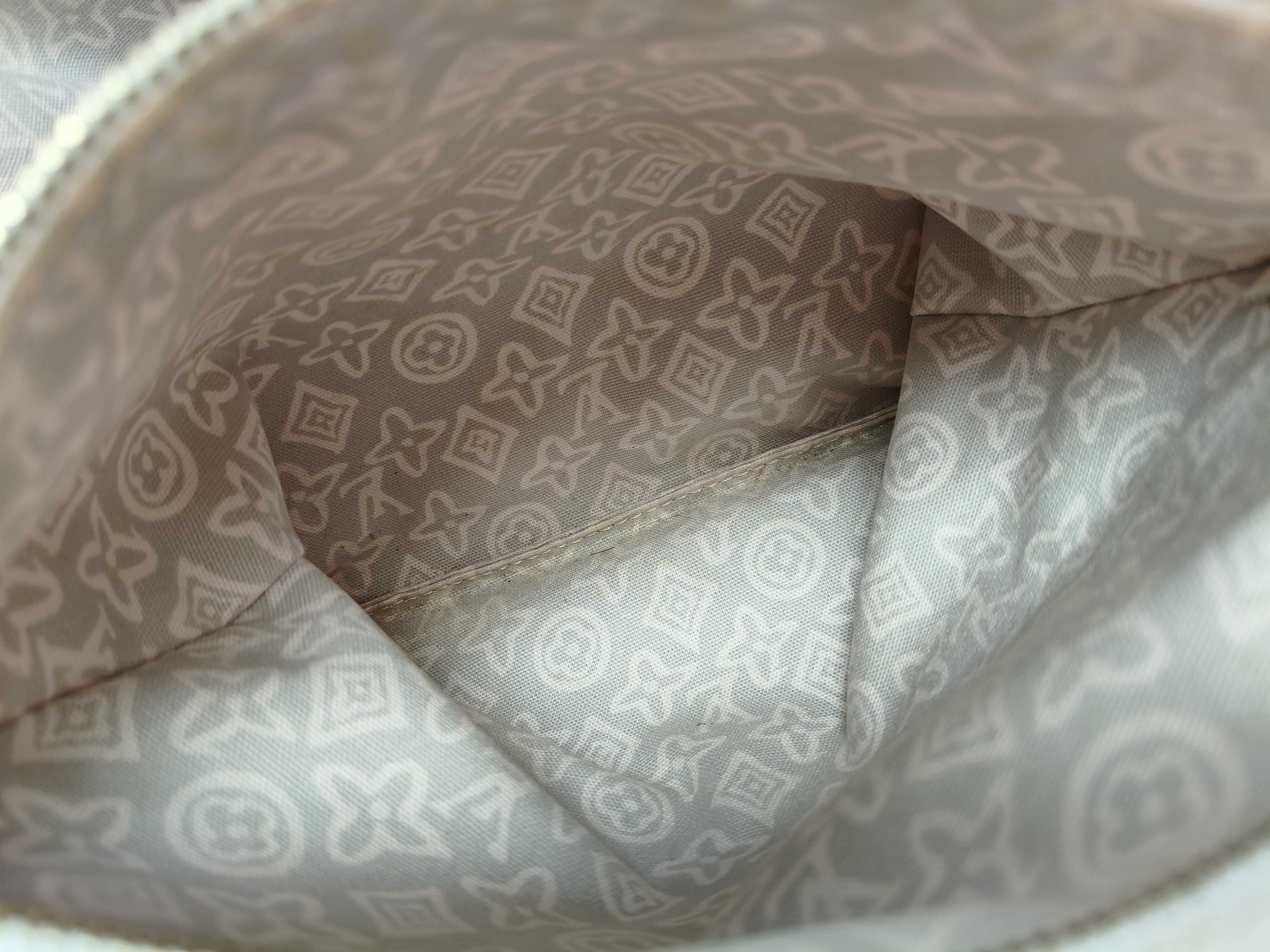 LV Louis Vuitton Taïcienne Tote Bag — view 10