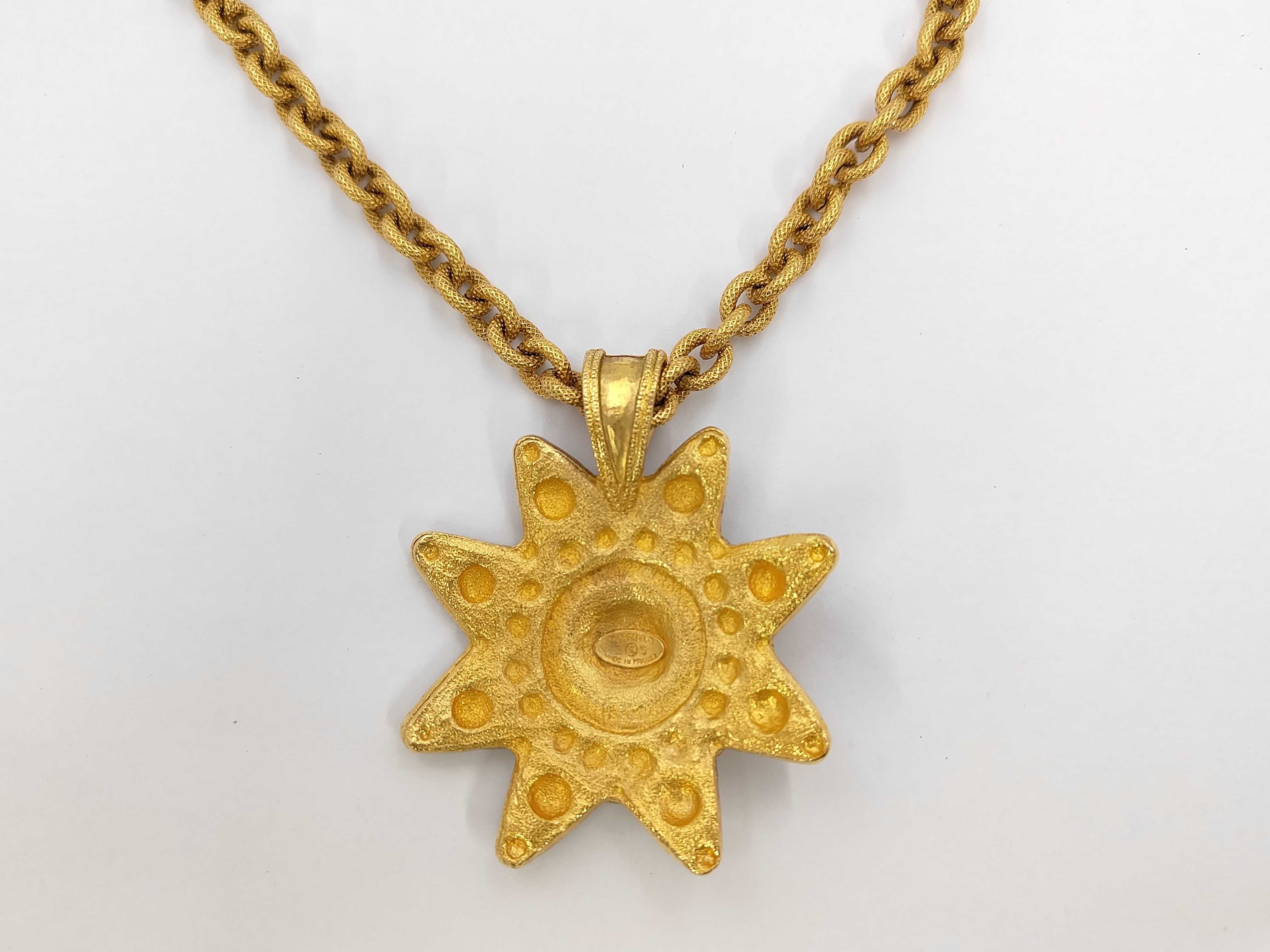 necklace, chain, star motif, gold necklace — view 2