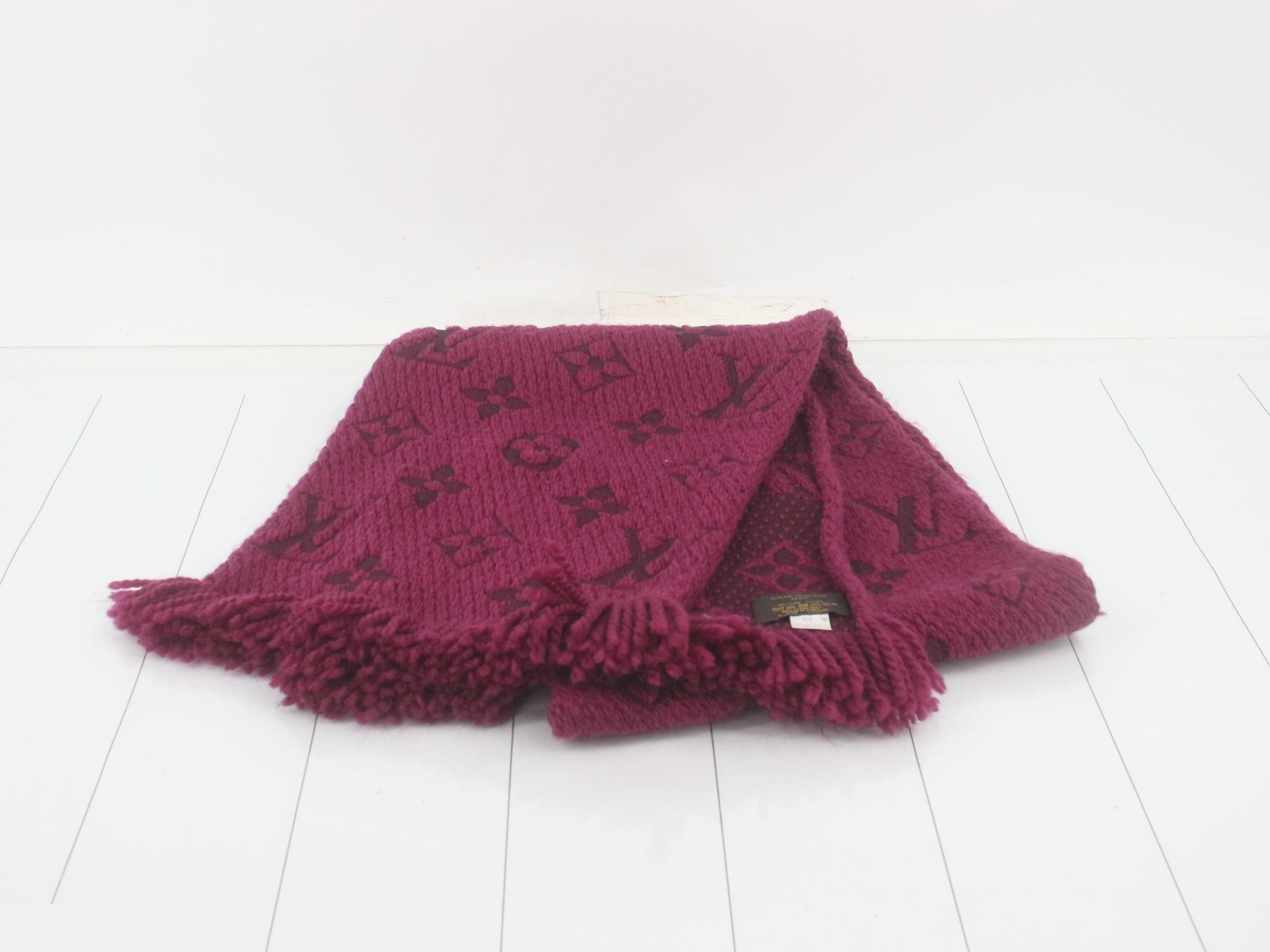 Echarlegg Logo Mania, with tag, wool/silk, Bordeaux. — view 2