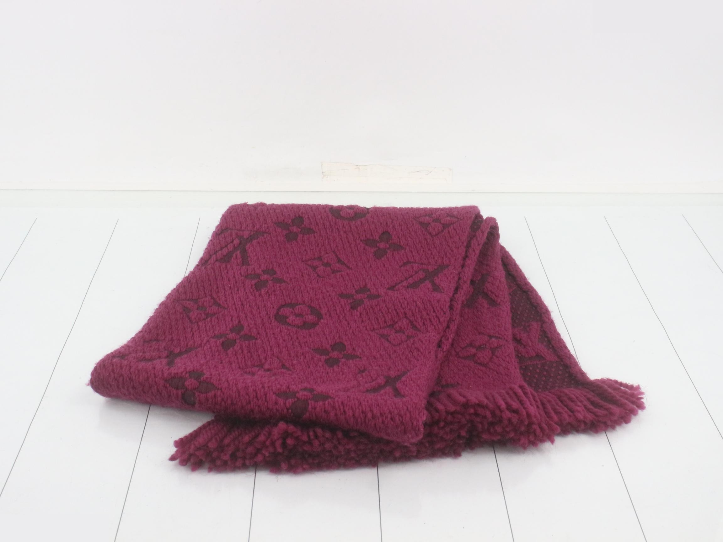 Echarlegg Logo Mania, with tag, wool/silk, Bordeaux. — view 3