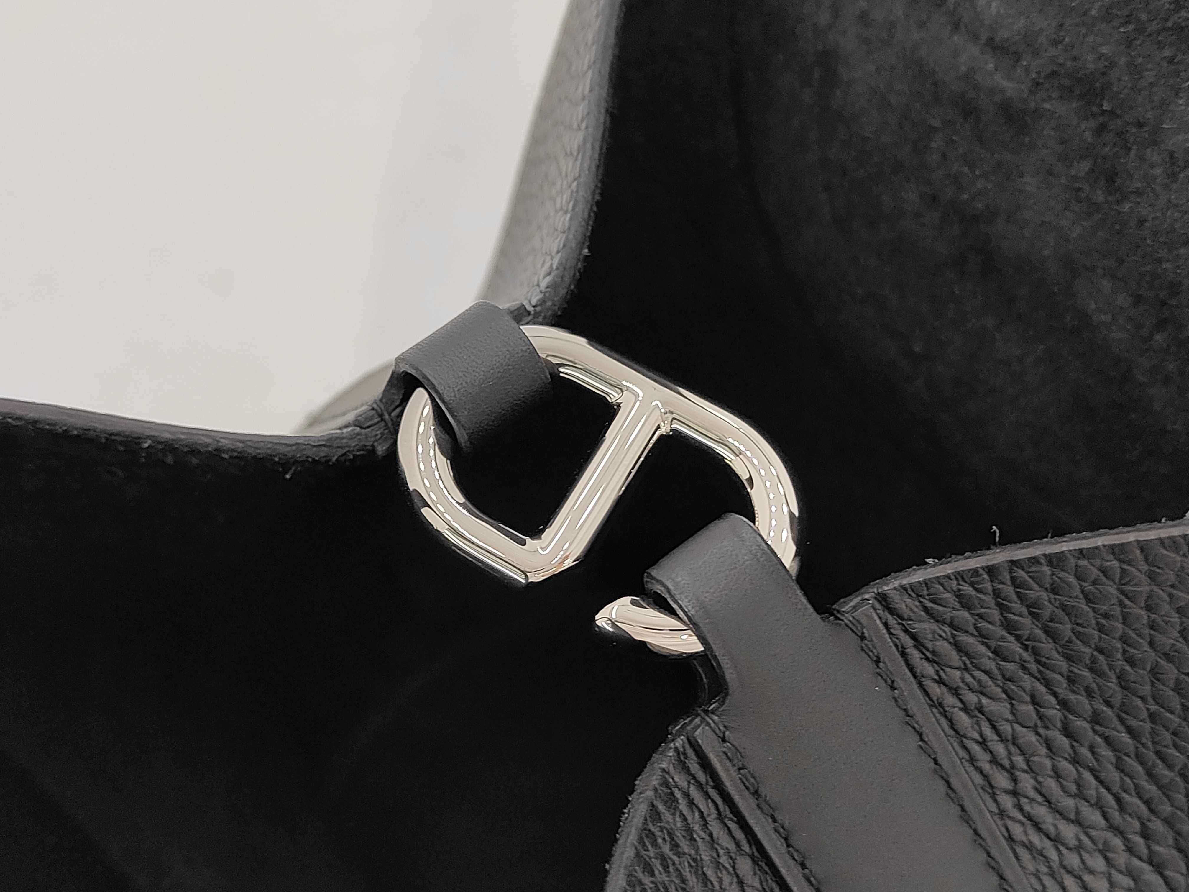 In the Loop 18 W stamp 2024 Black Handbag — view 8