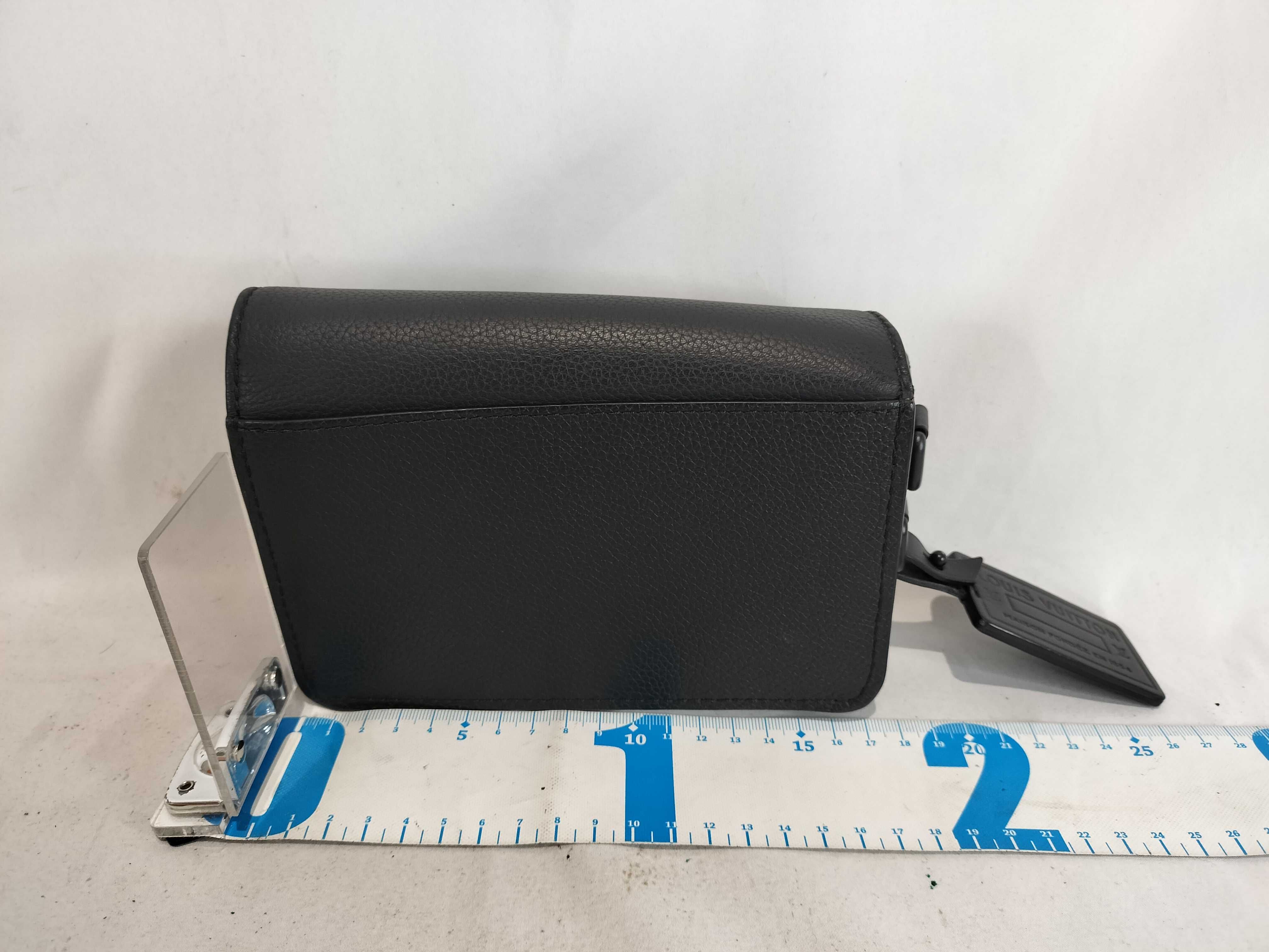 Epi Louis Vuitton Aloegram Fast Line Wearable Wallet Black Shoulder Bag — view 2