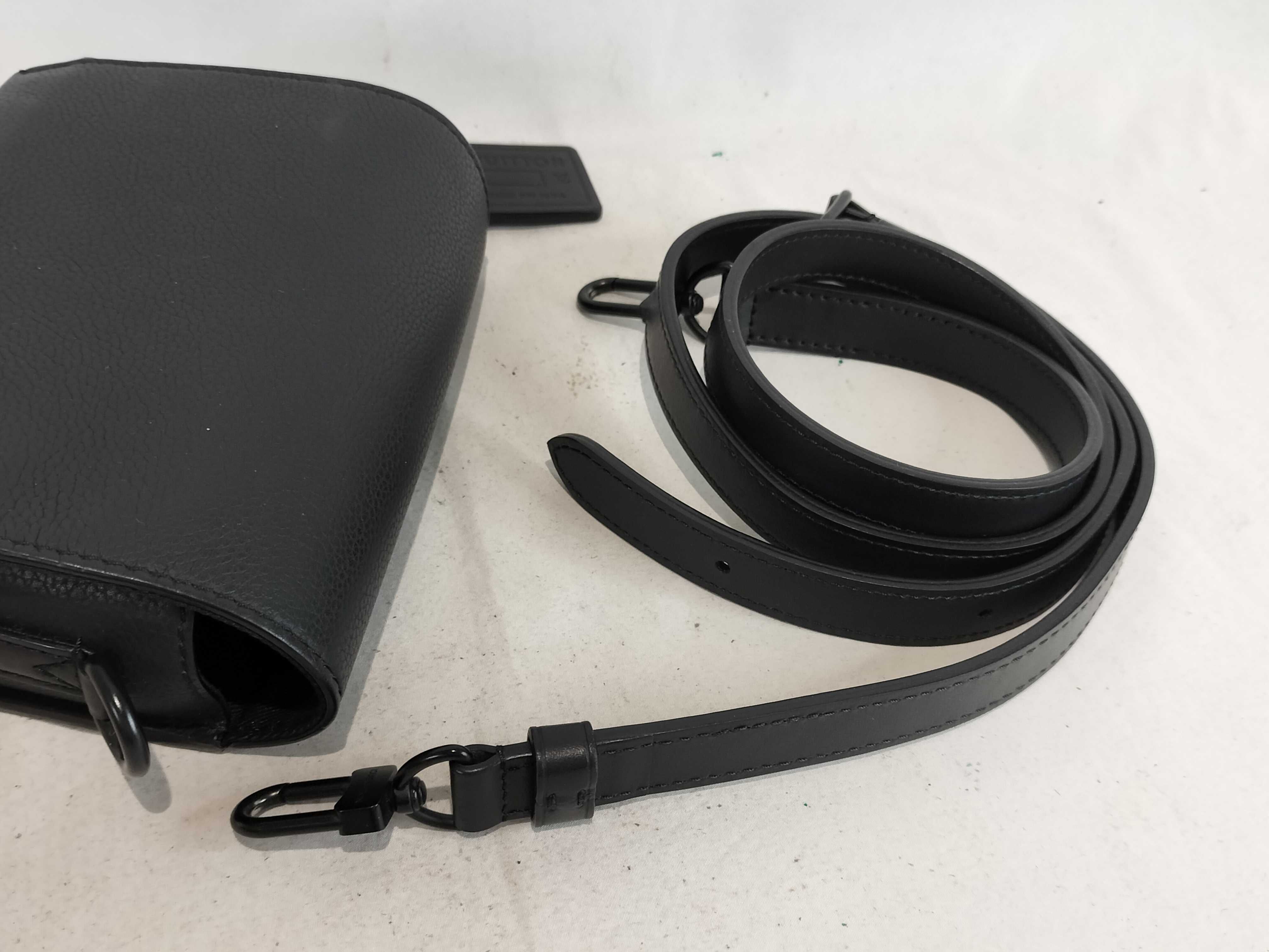 Epi Louis Vuitton Aloegram Fast Line Wearable Wallet Black Shoulder Bag — view 3