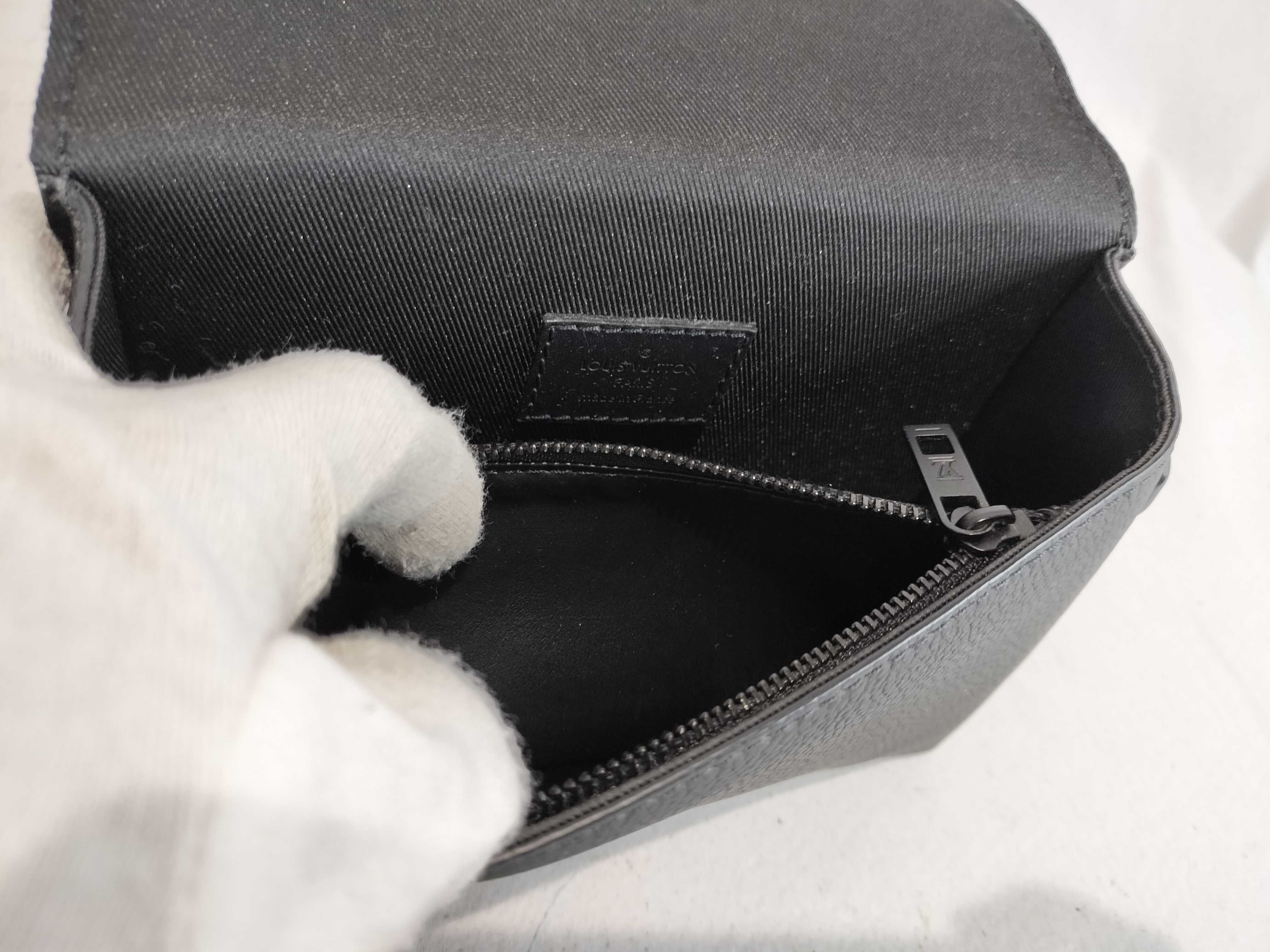Epi Louis Vuitton Aloegram Fast Line Wearable Wallet Black Shoulder Bag — view 10