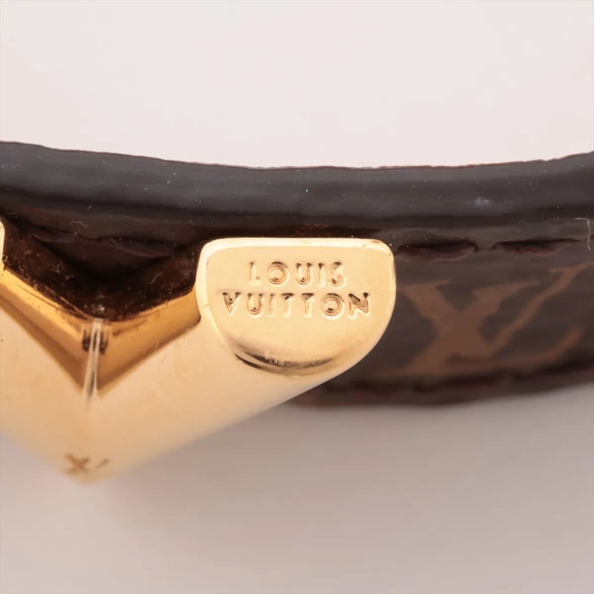 M6042 Bracelet Essential V BC2213 Bracelet, size 17, PVC, brown. Shows signs of wear including — view 6