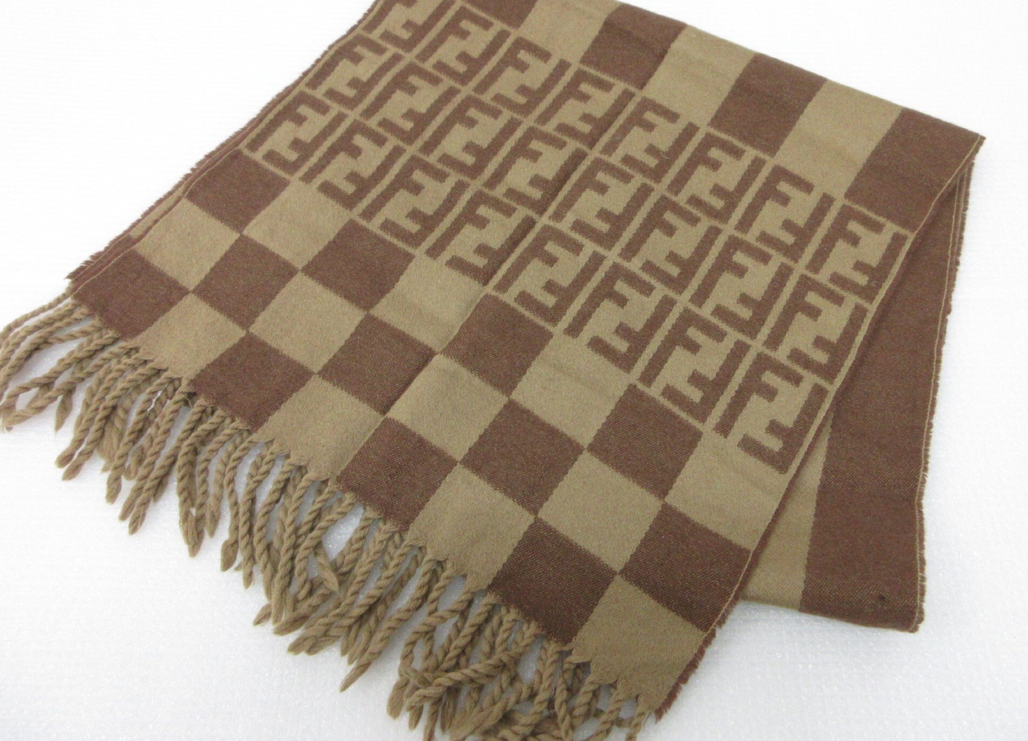 striped border Zucca pattern scarf, wool, and other accessories.
