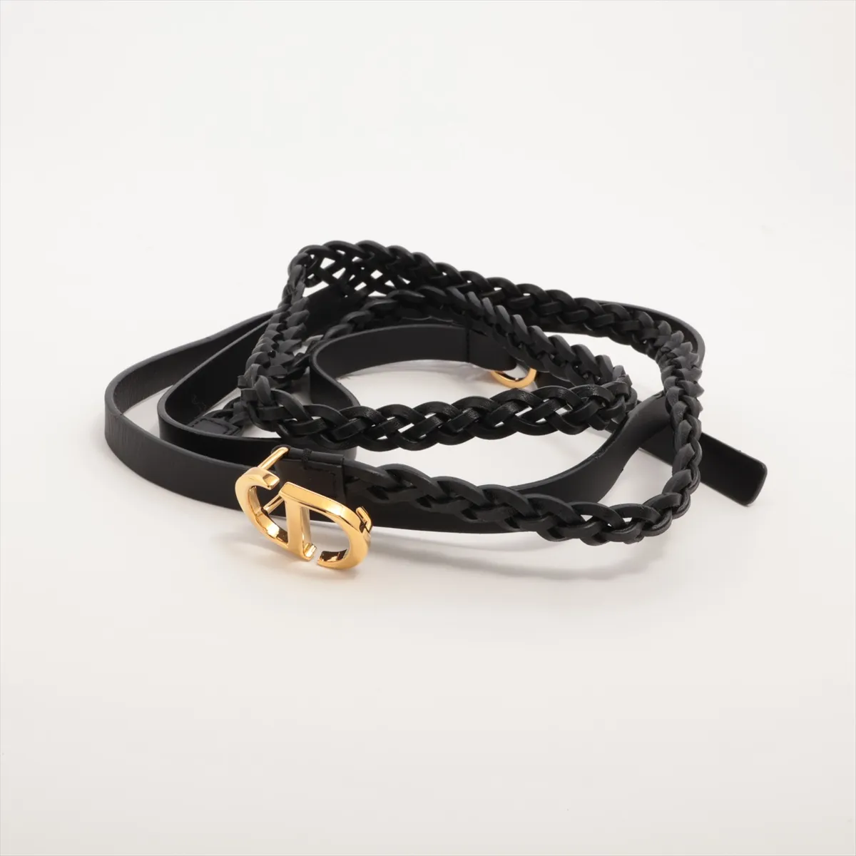 30 Montaigne belt, size 75, leather, black. Has