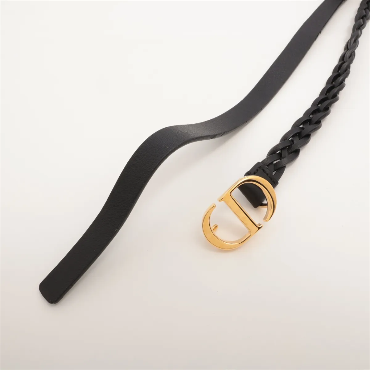 30 Montaigne belt, size 75, leather, black. Has — view 2