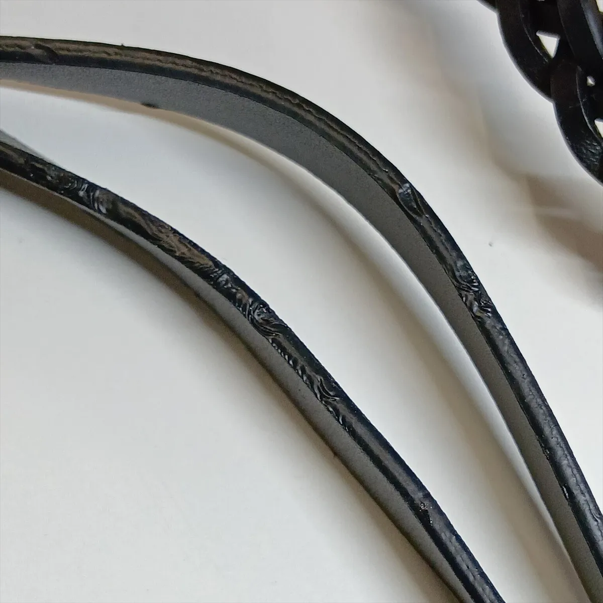30 Montaigne belt, size 75, leather, black. Has — view 7