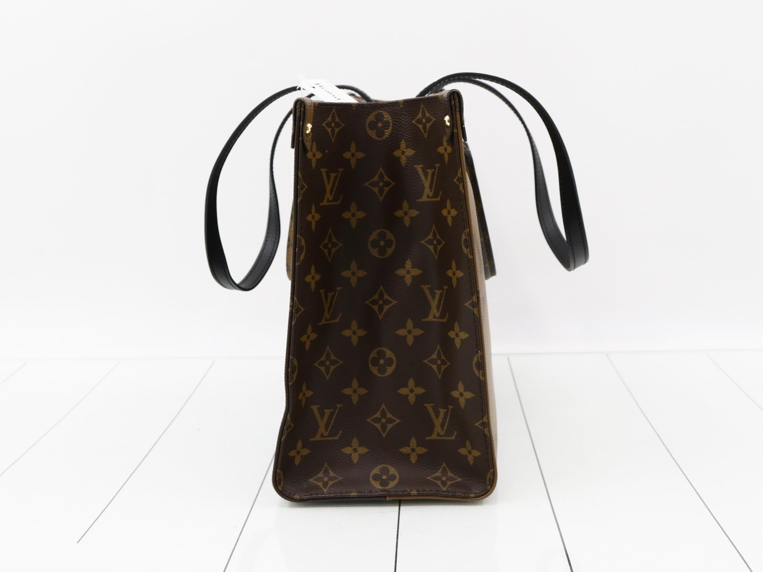 Monogram Giant Reverse OnTheGo MM 2-Way Tote Bag — view 3