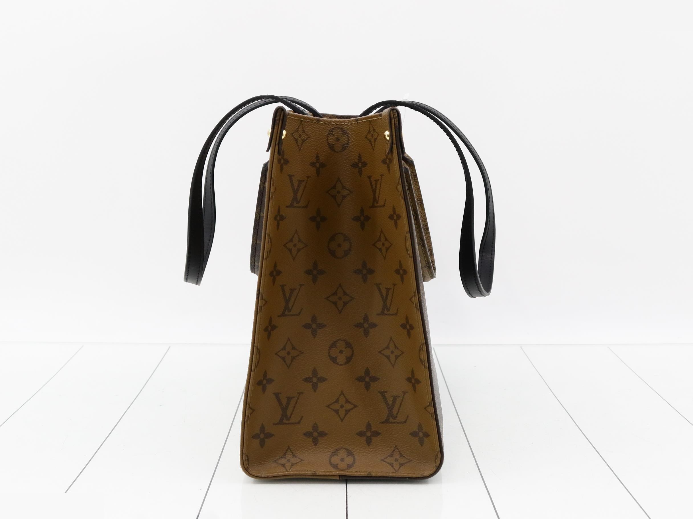 Monogram Giant Reverse OnTheGo MM 2-Way Tote Bag — view 4
