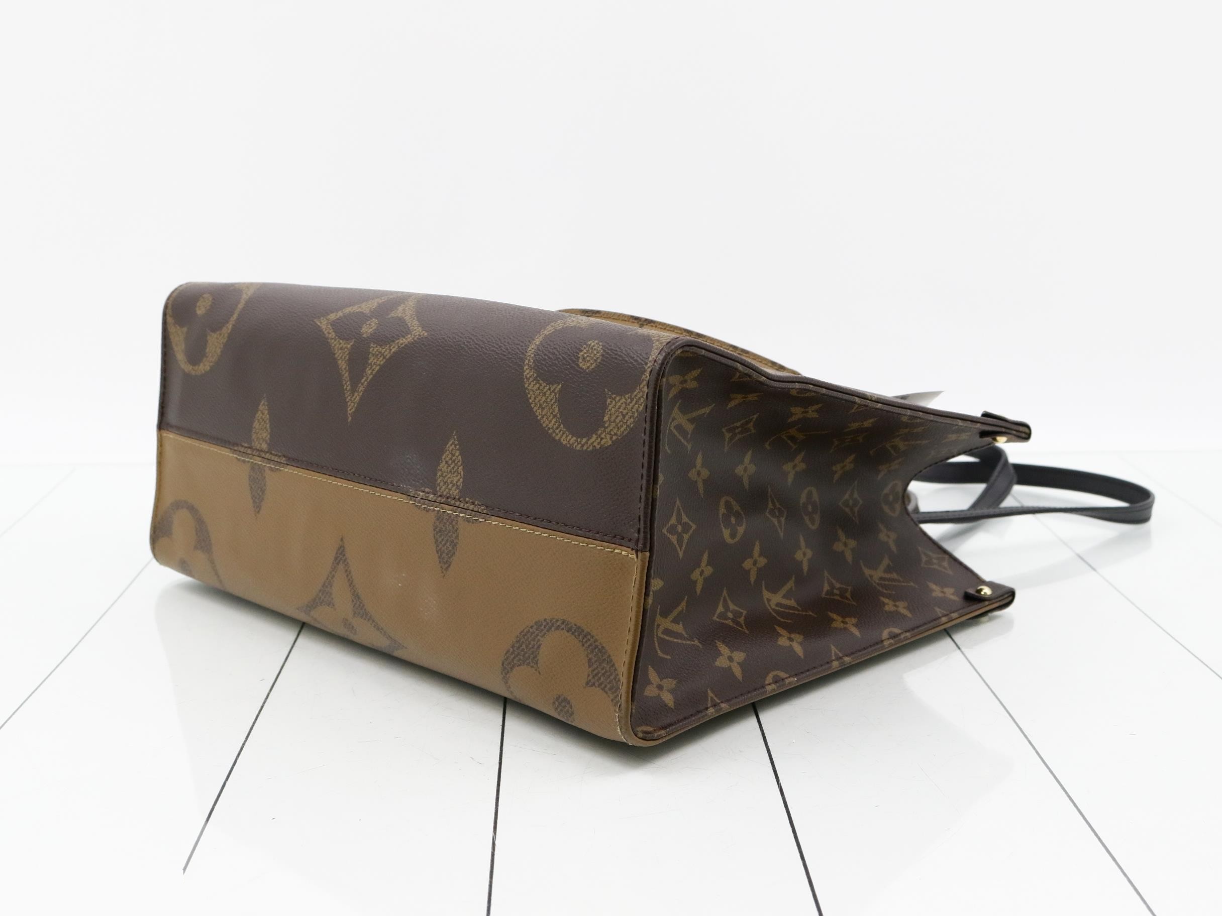 Monogram Giant Reverse OnTheGo MM 2-Way Tote Bag — view 6