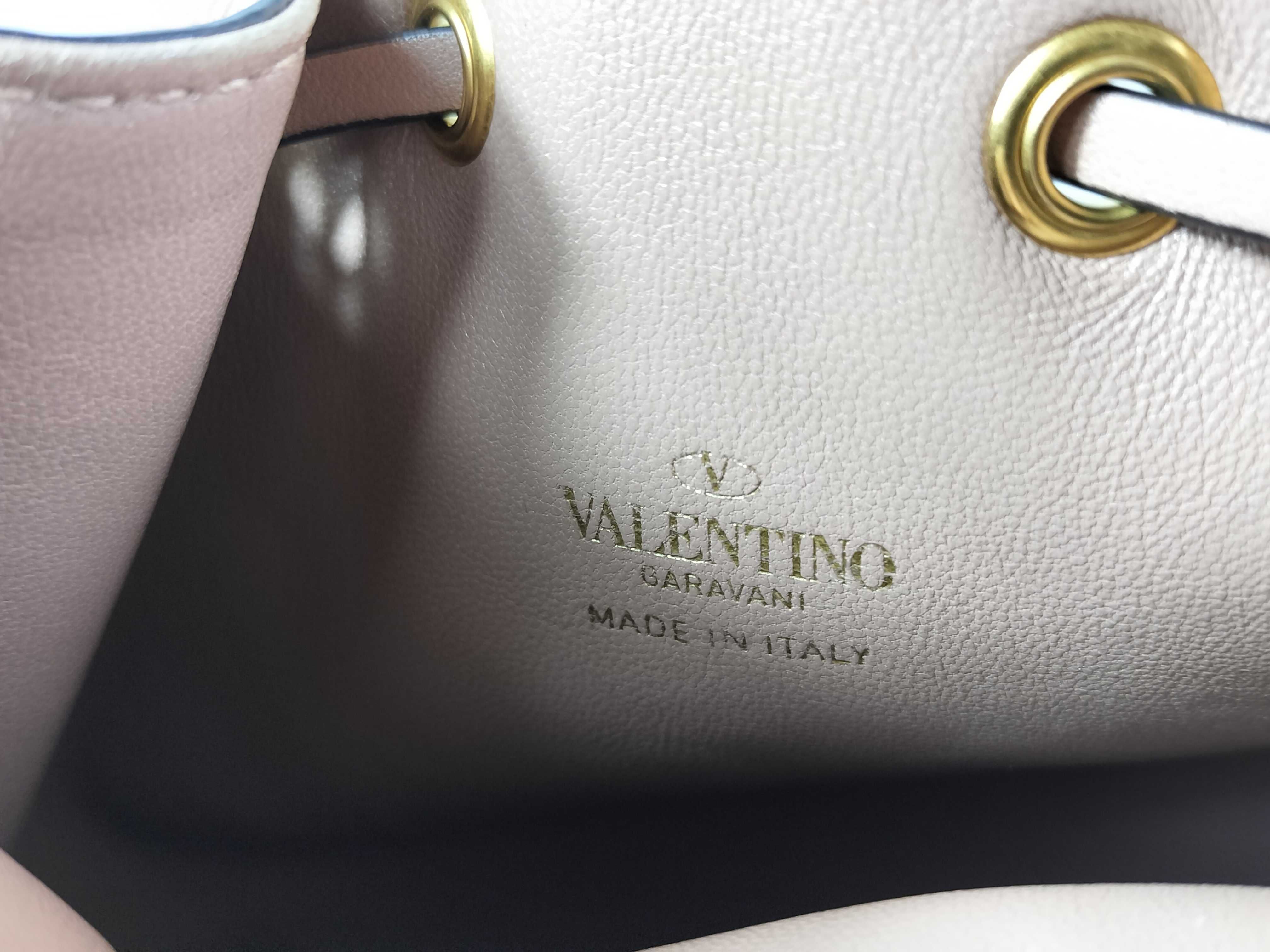 V-logo Leather Chain Shoulder Bag — view 11