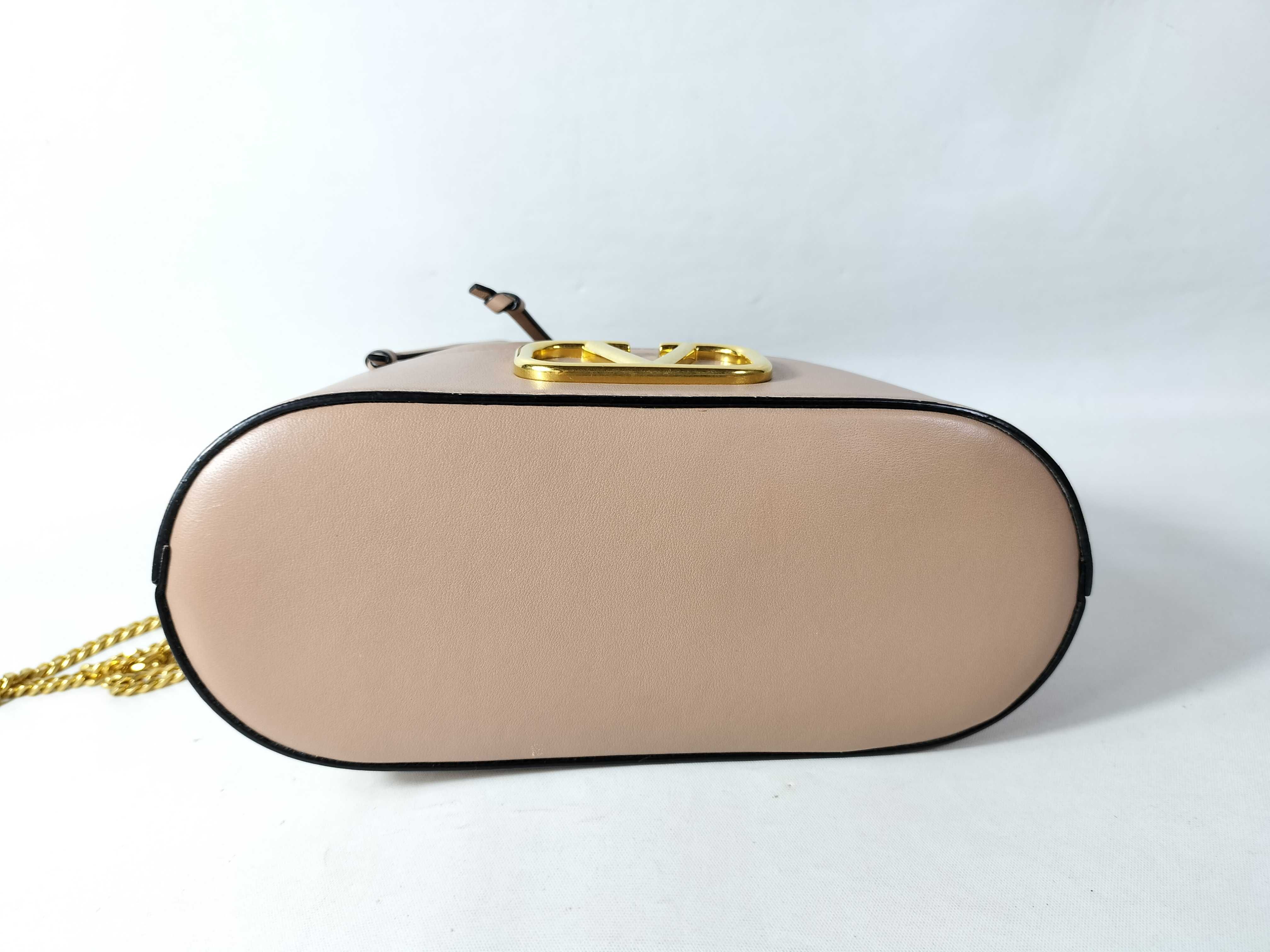 V-logo Leather Chain Shoulder Bag — view 8