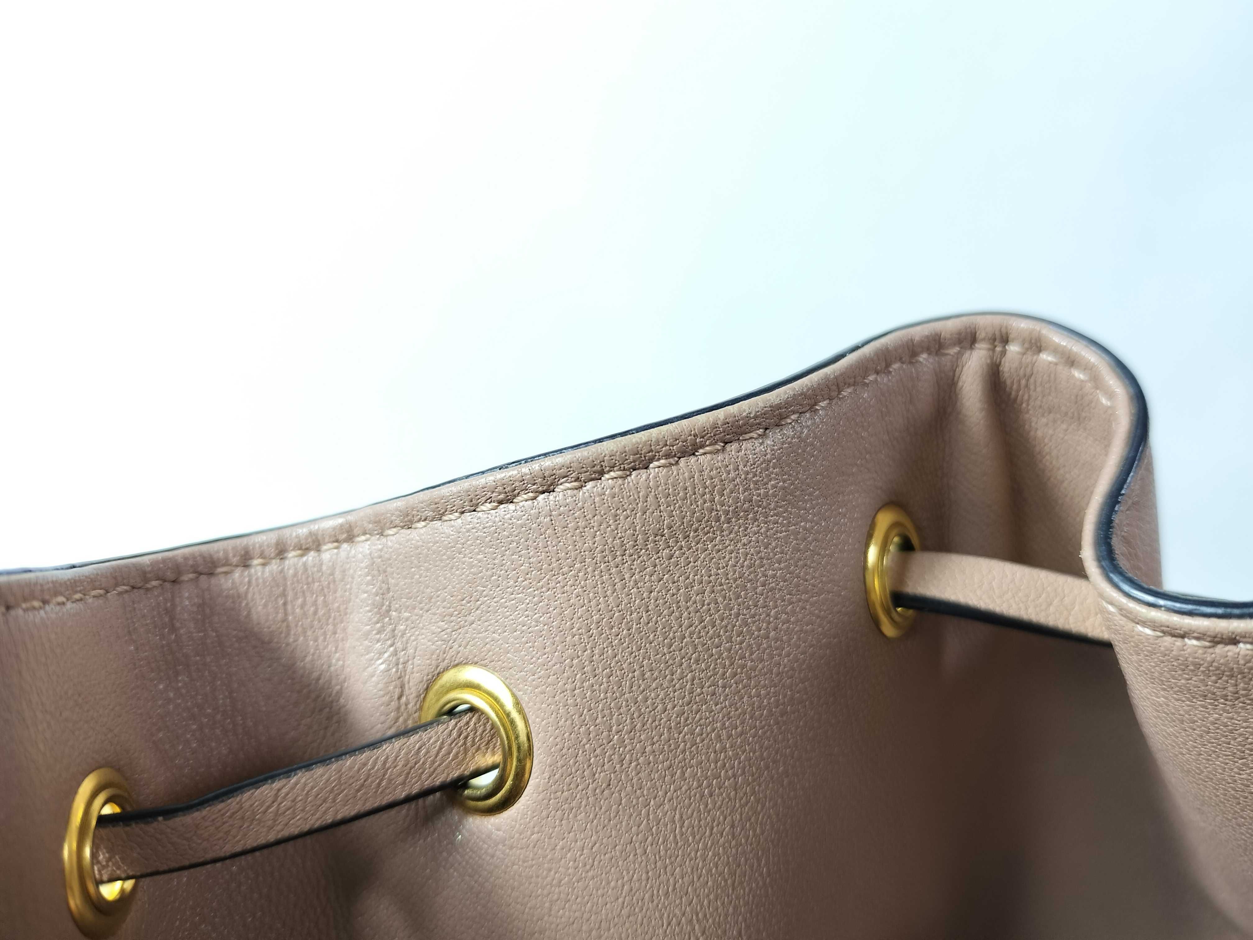 V-logo Leather Chain Shoulder Bag — view 10