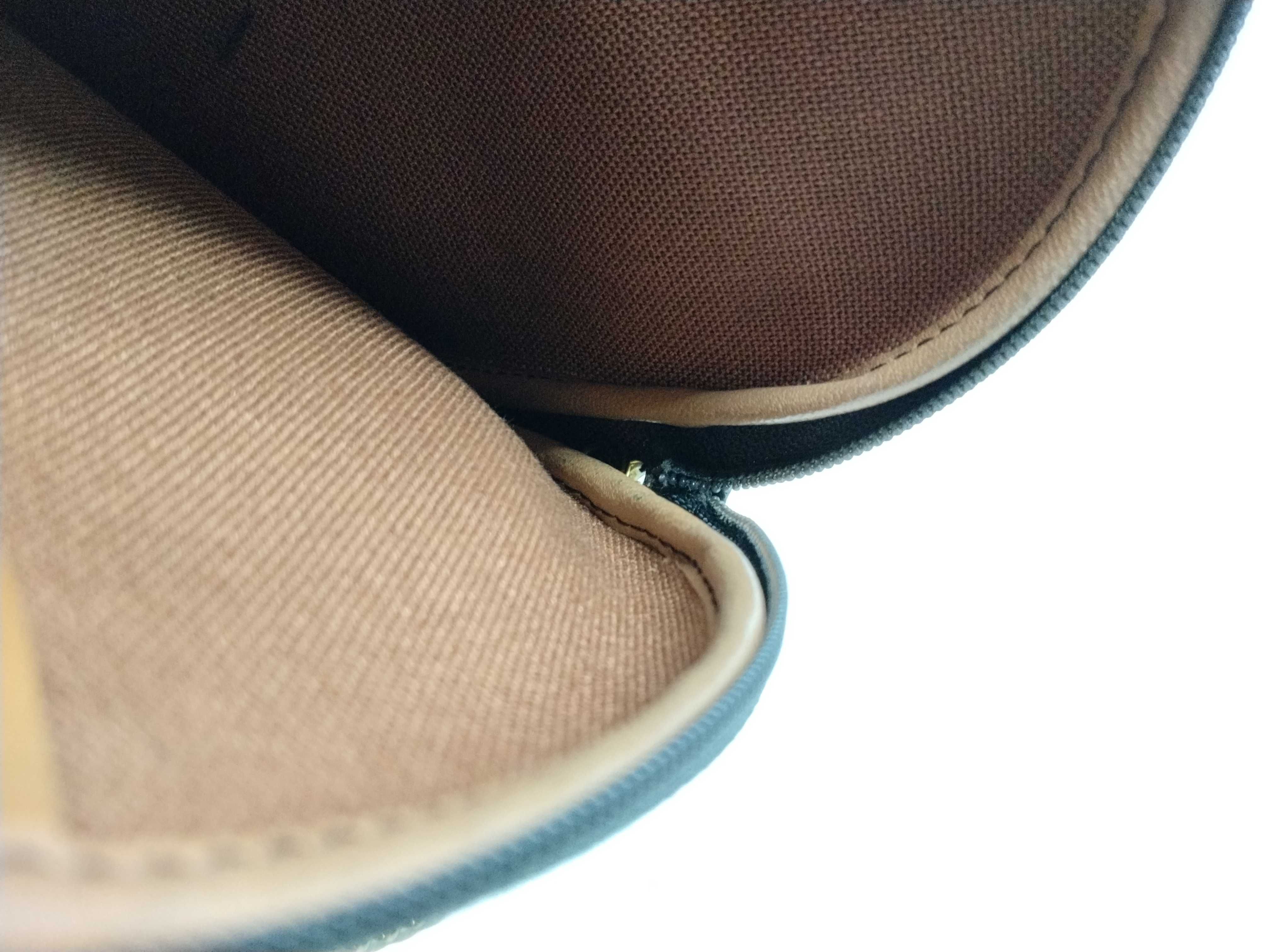 Honeycomb Chain Shoulder Bag — view 11