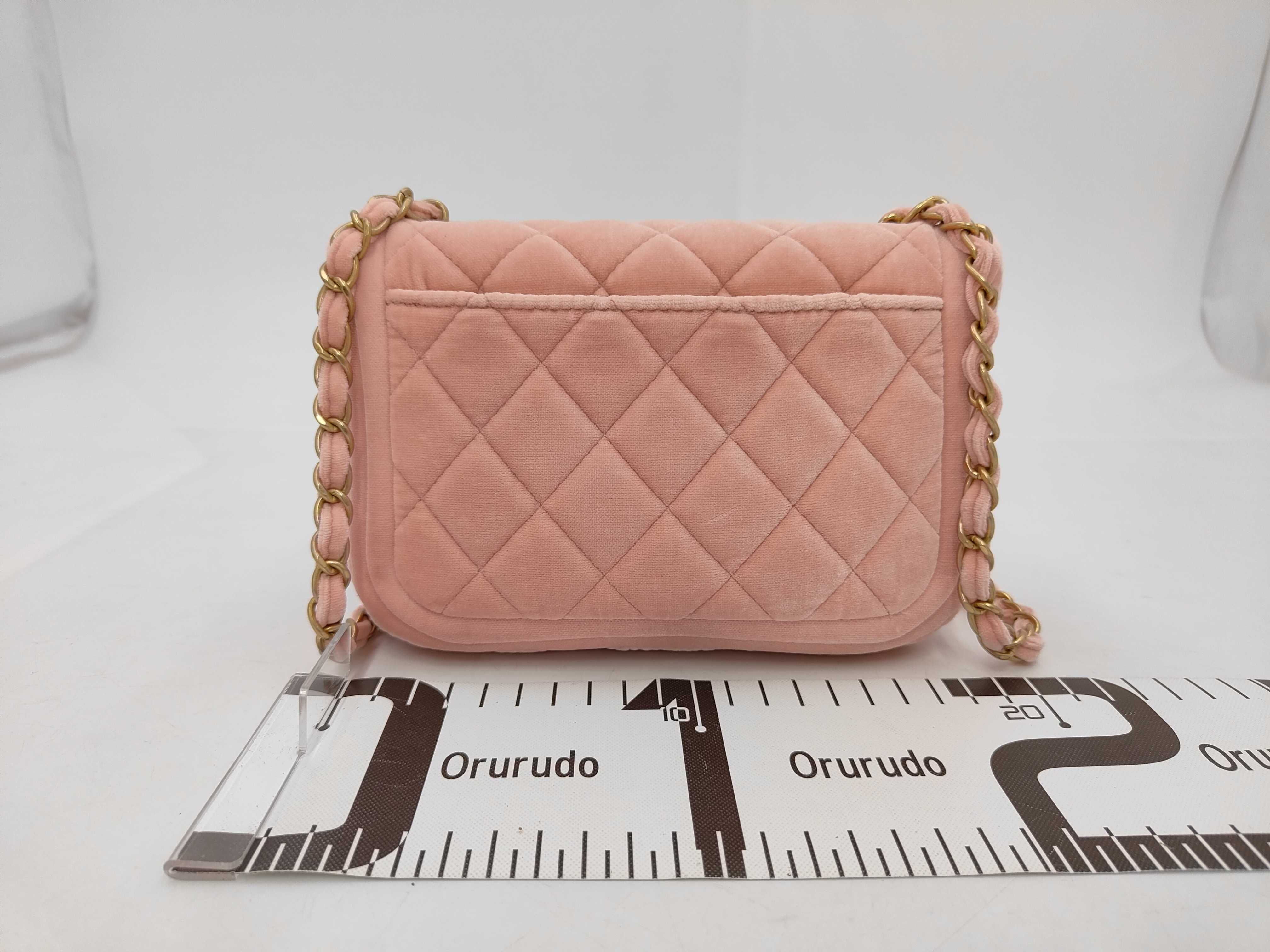 Matelassé Shoulder Bag (Random Serial Number, Matte Gold Hardware) — view 2