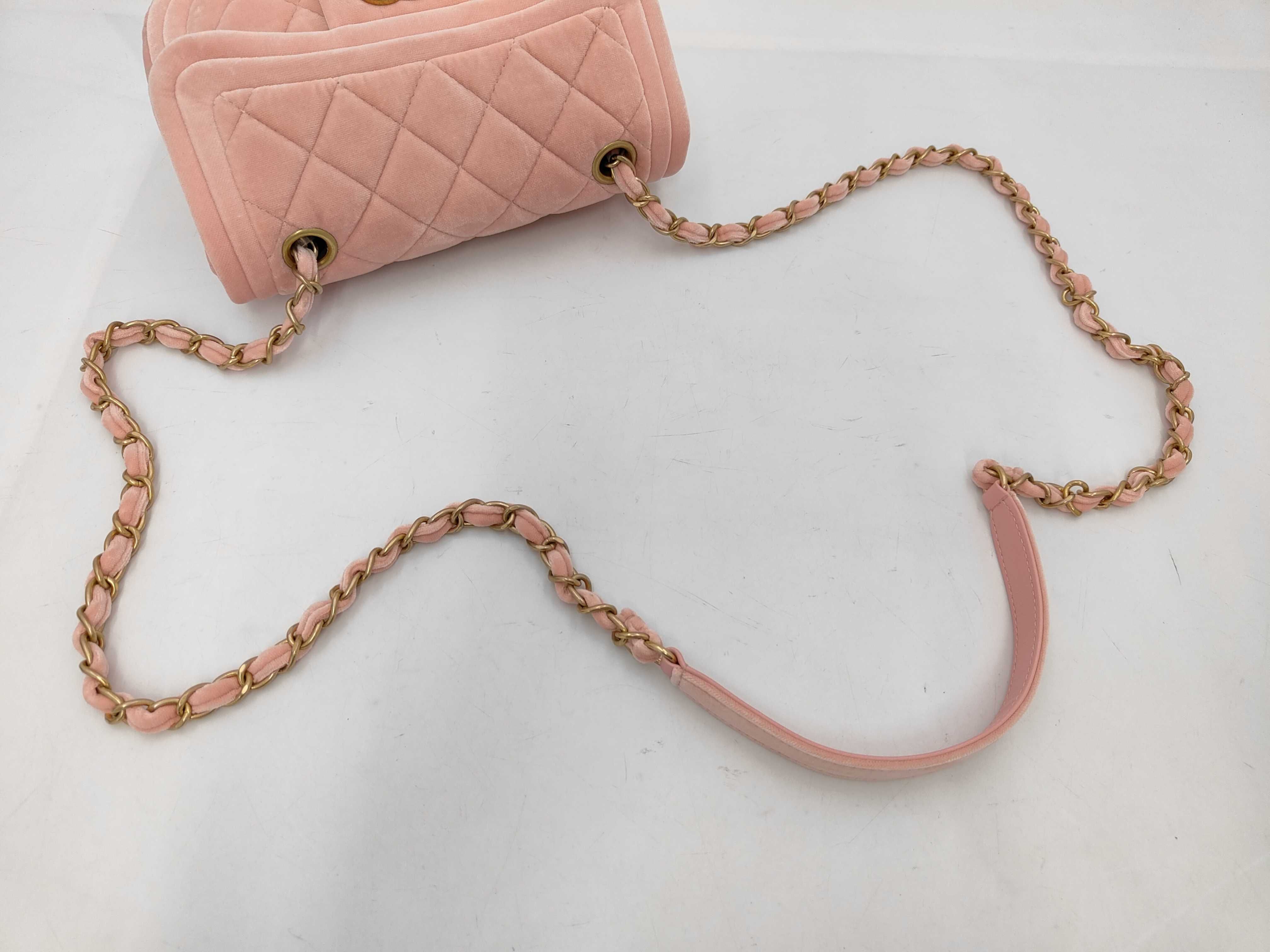 Matelassé Shoulder Bag (Random Serial Number, Matte Gold Hardware) — view 3