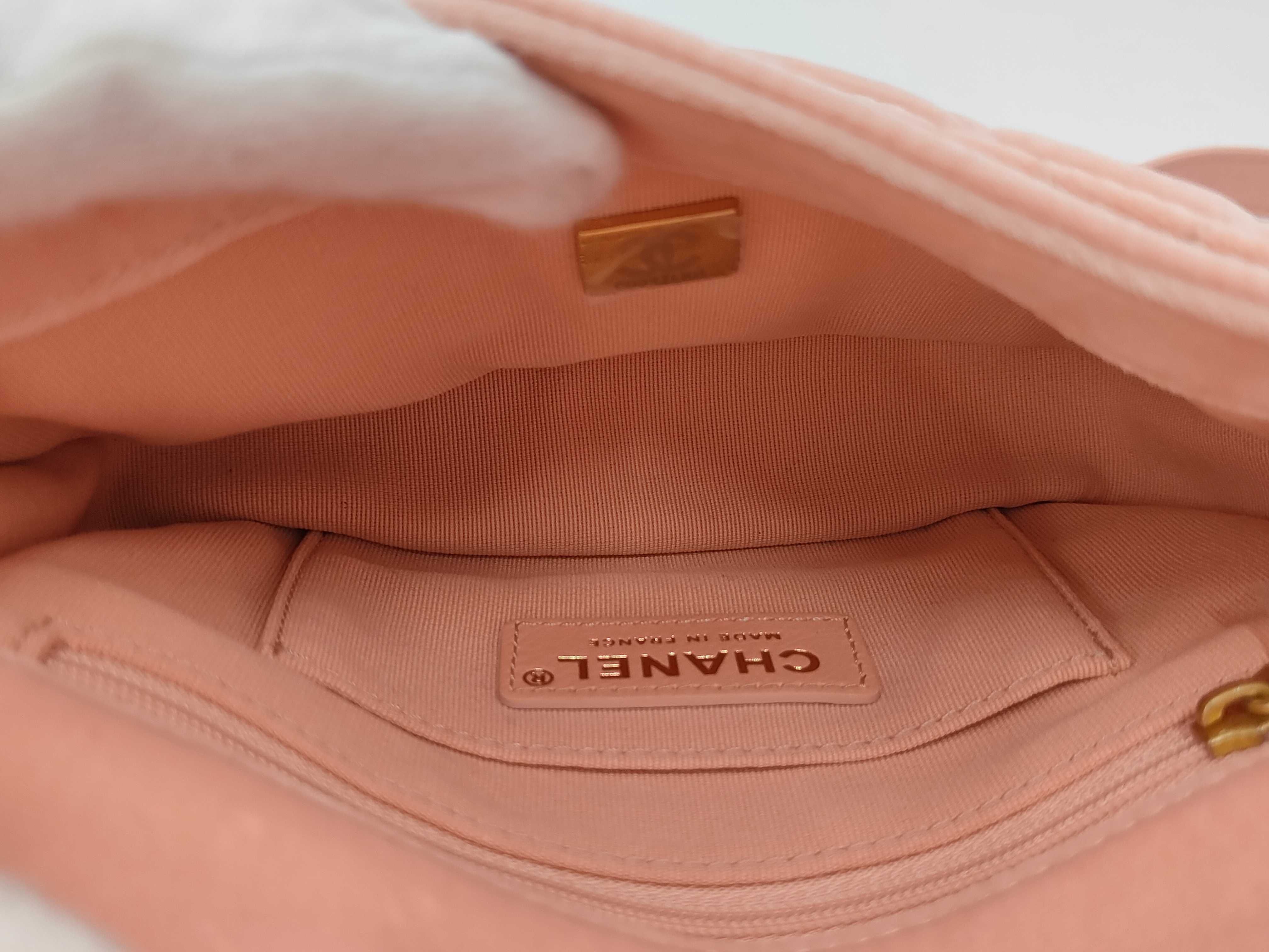 Matelassé Shoulder Bag (Random Serial Number, Matte Gold Hardware) — view 9