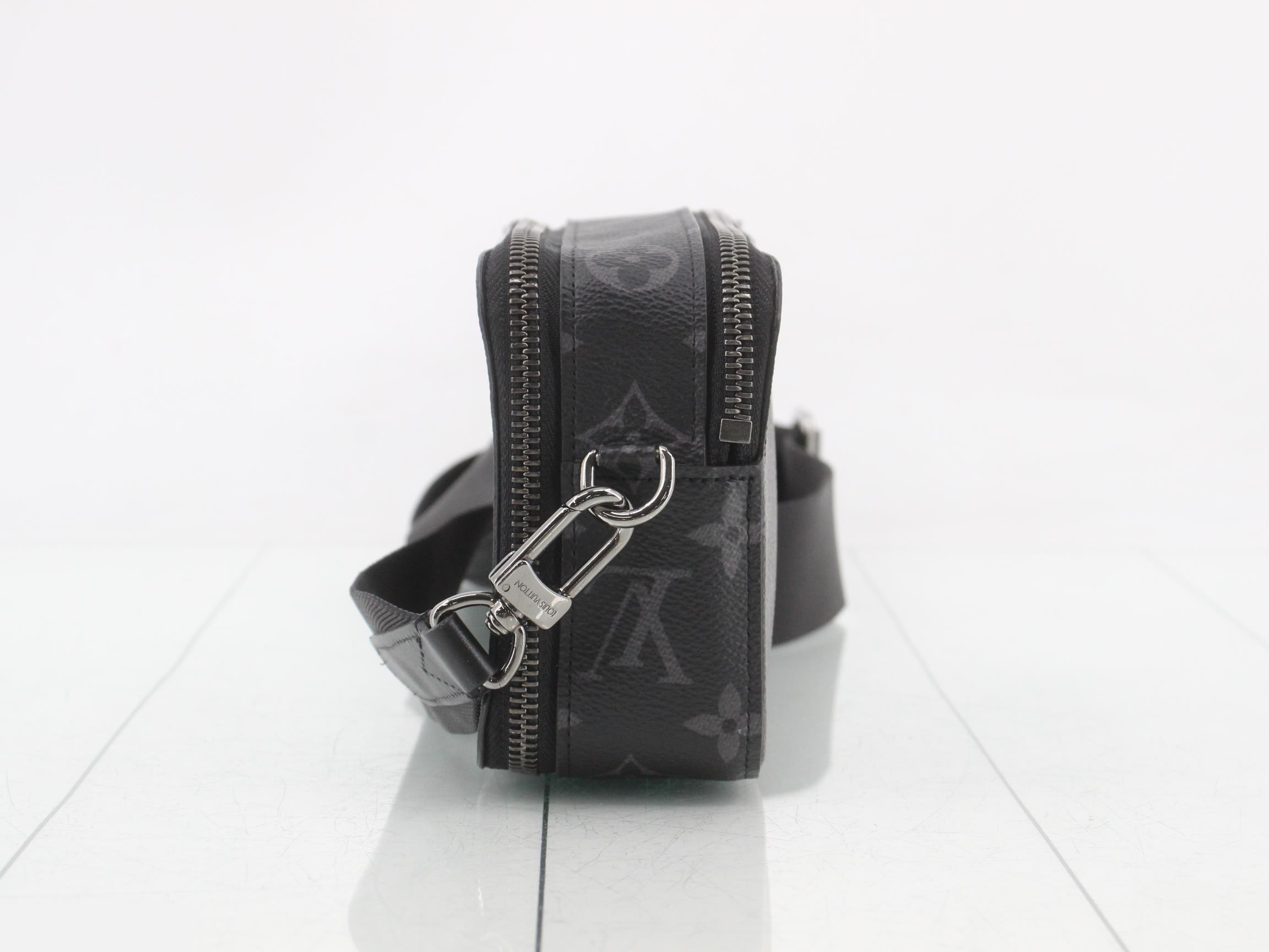 Alpha Wearable Wallet — view 3