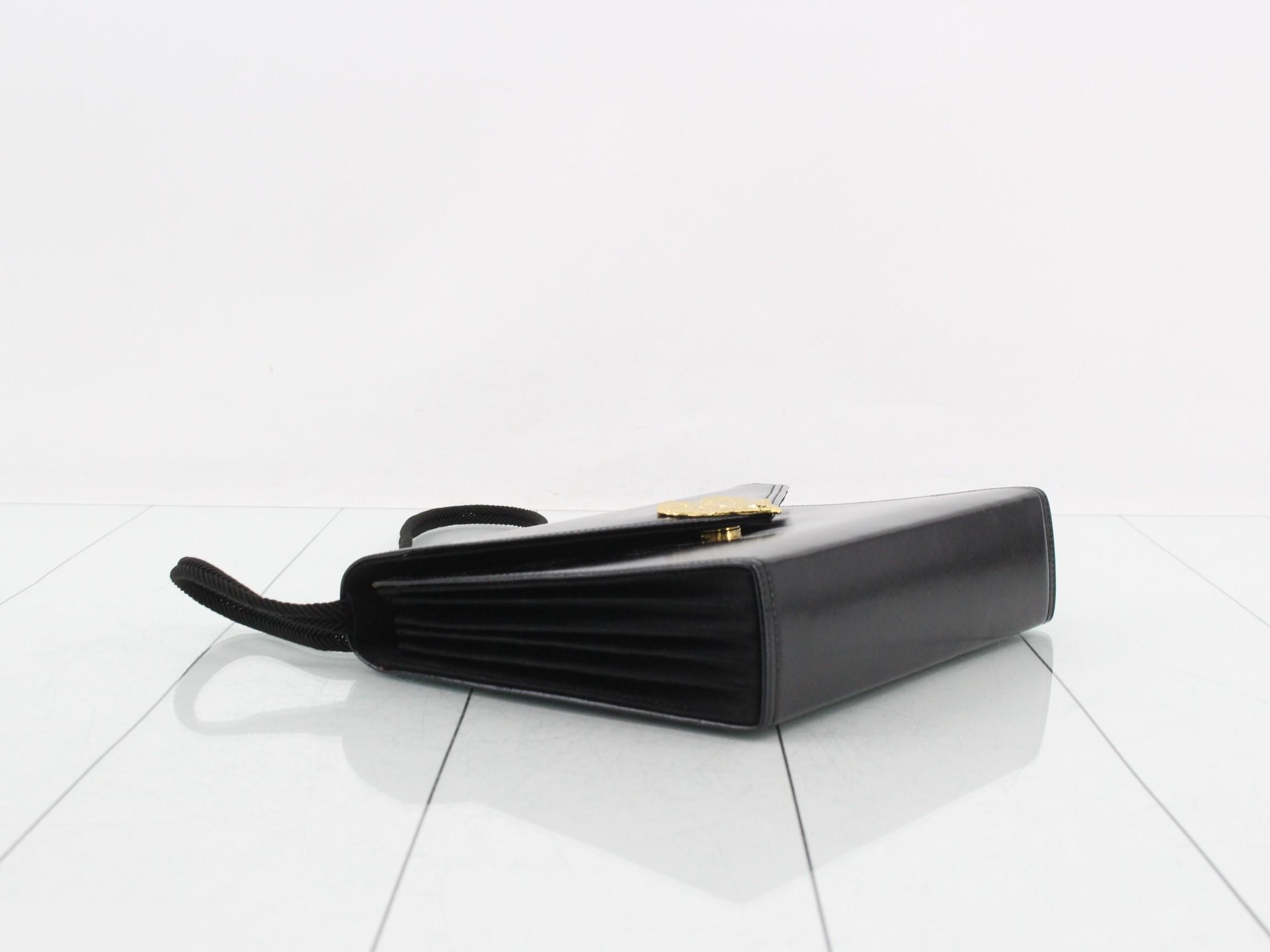Heart-shaped metal fittings shoulder bag — view 5