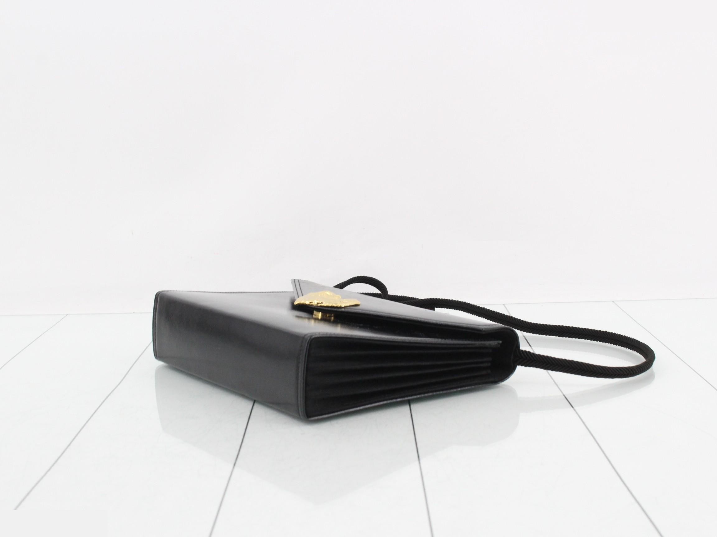 Heart-shaped metal fittings shoulder bag — view 6