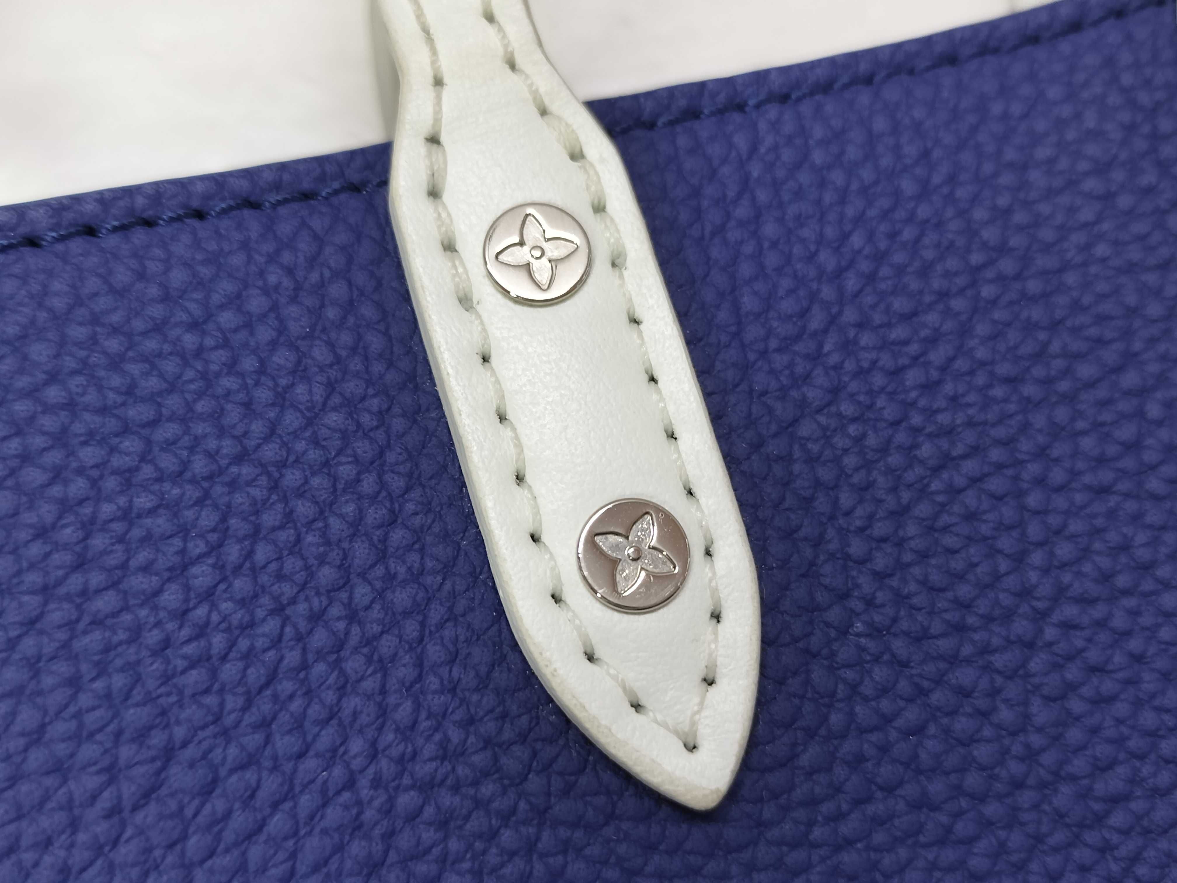 Everyday LV Sac Plat XS Shoulder Bag — view 10