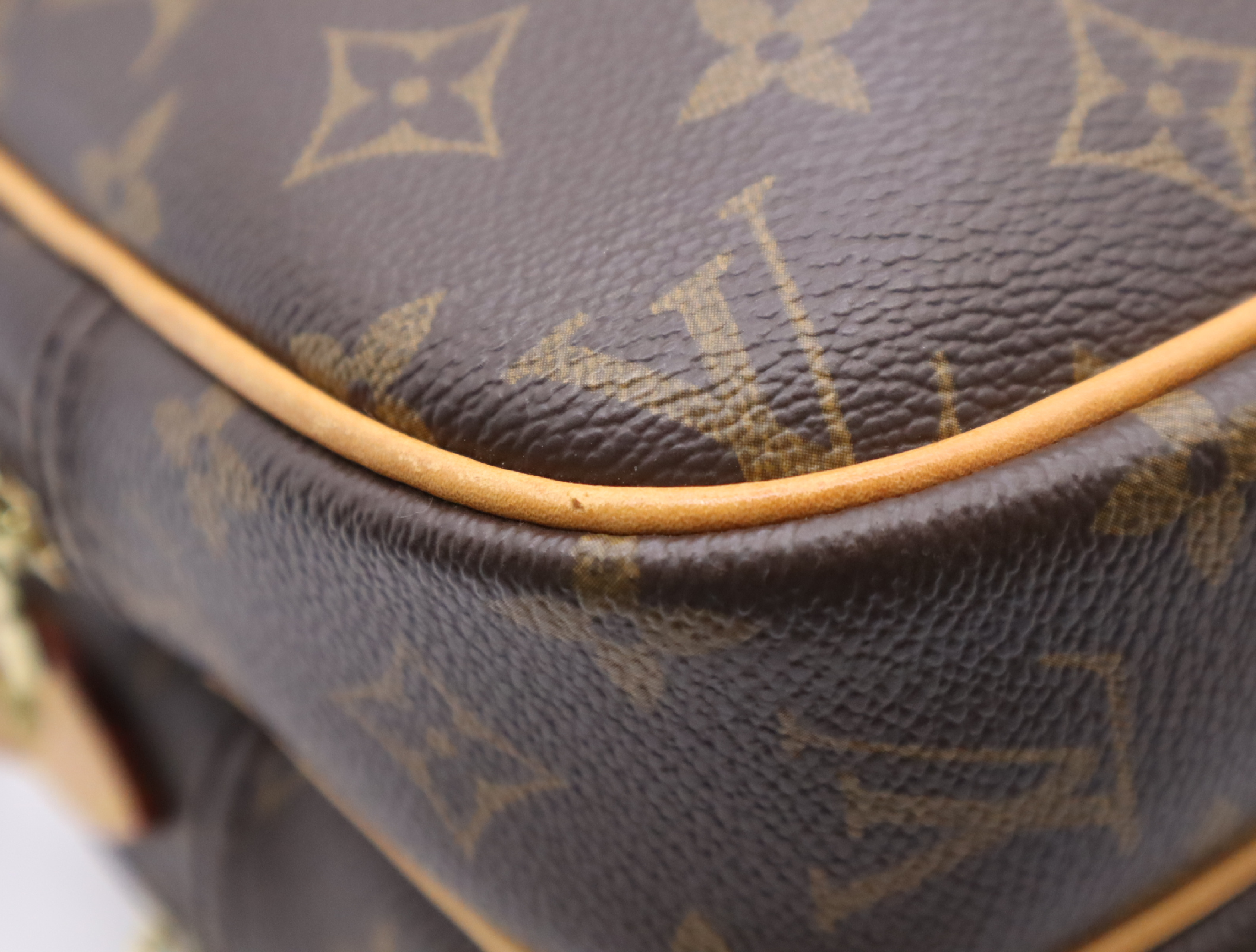 M45254 Monogram Reporter PM Shoulder Bag — view 6