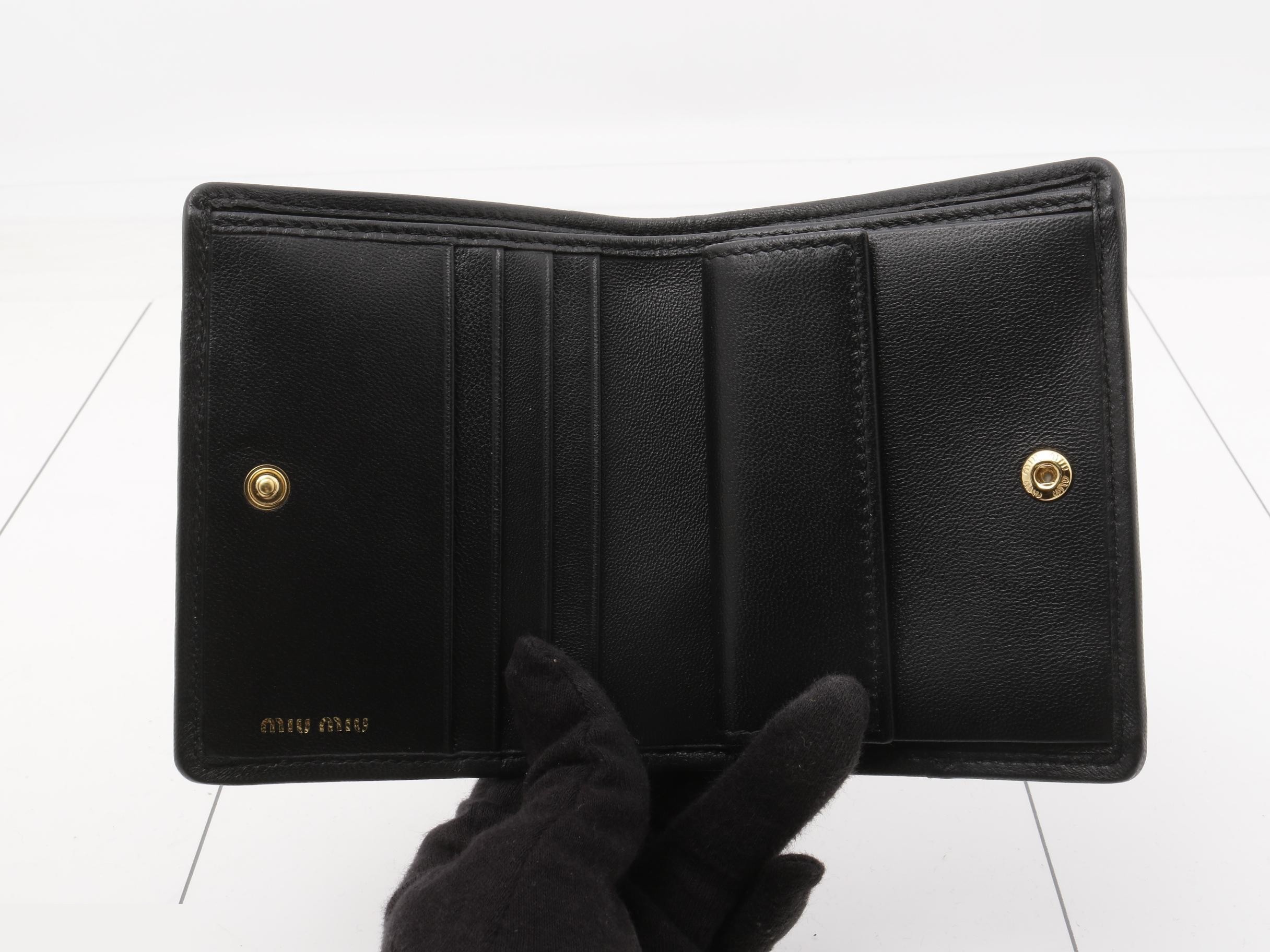 Unused Matelassé leather bi-fold wallet with logo, black. — view 4