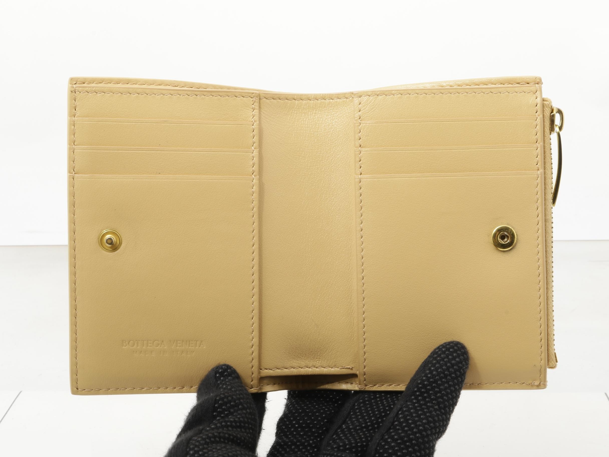 Maxi Intrecciato Cassette Compact Wallet, Beige — view 4